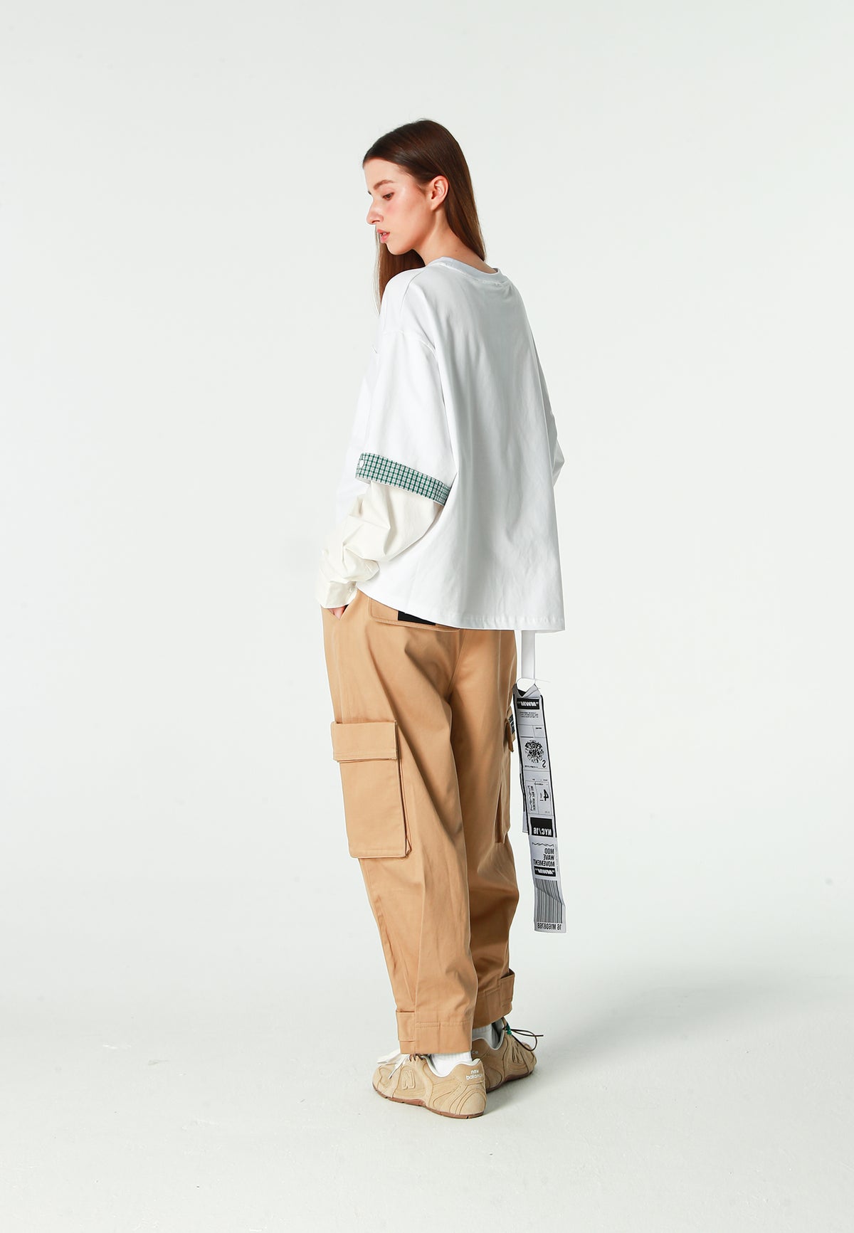 Pantalón cargo de corte relajado con doble cintura y bolsillos laterales | MWM [PS_COLORS:BEIGE]