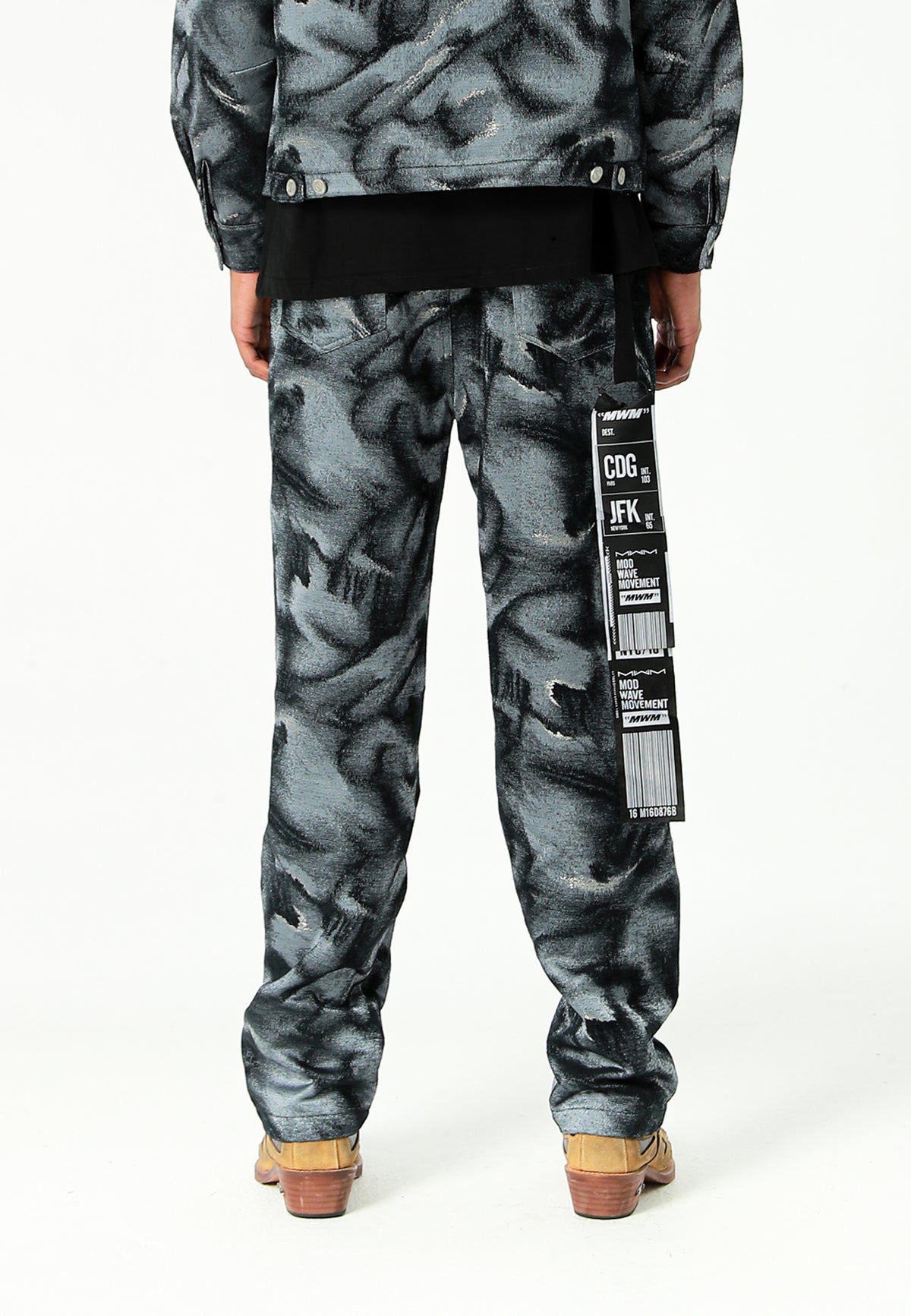 Pantalón de corte recto y relajado en jacquard de chenilla con brillo | MWM [PS_COLORS:BLACK]