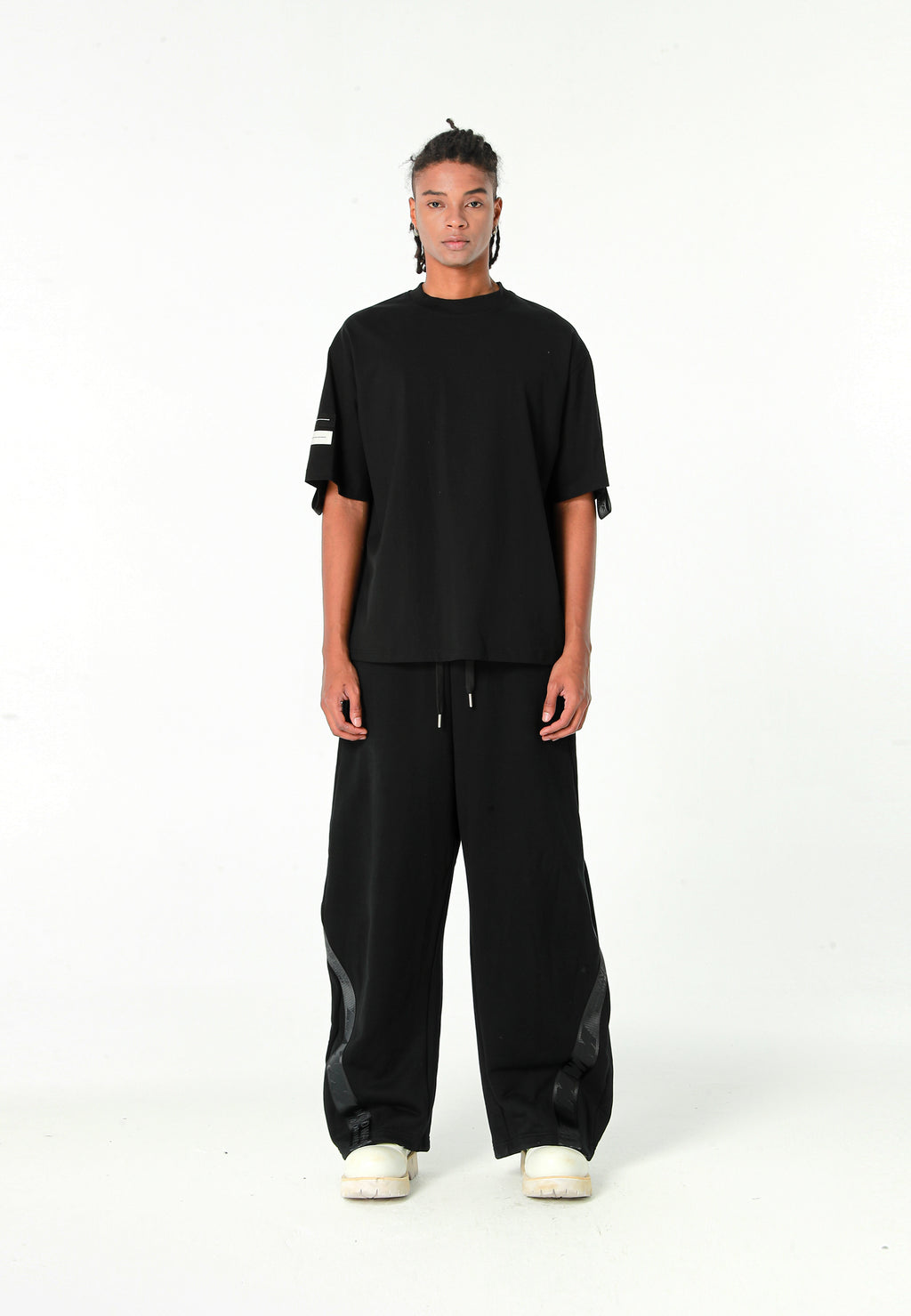 Pantalón barrel con cintas asimétricas MWM y bajos ajustables | MWM [PS_COLORS:BLACK]