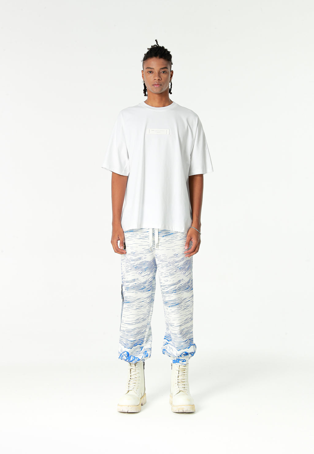 Pantalón jogger con paisaje alpino full-print y cintura elástica | MWM [PS_COLORS:BLUE]