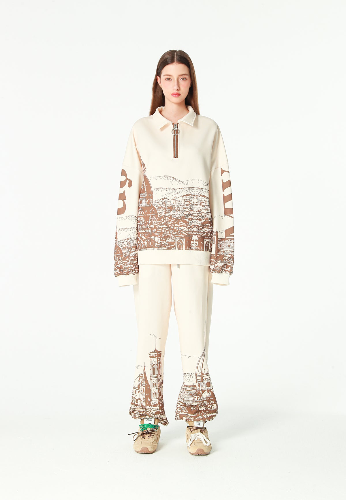 Pantalón jogger con paisaje alpino full-print y cintura elástica | MWM [PS_COLORS:BROWN]