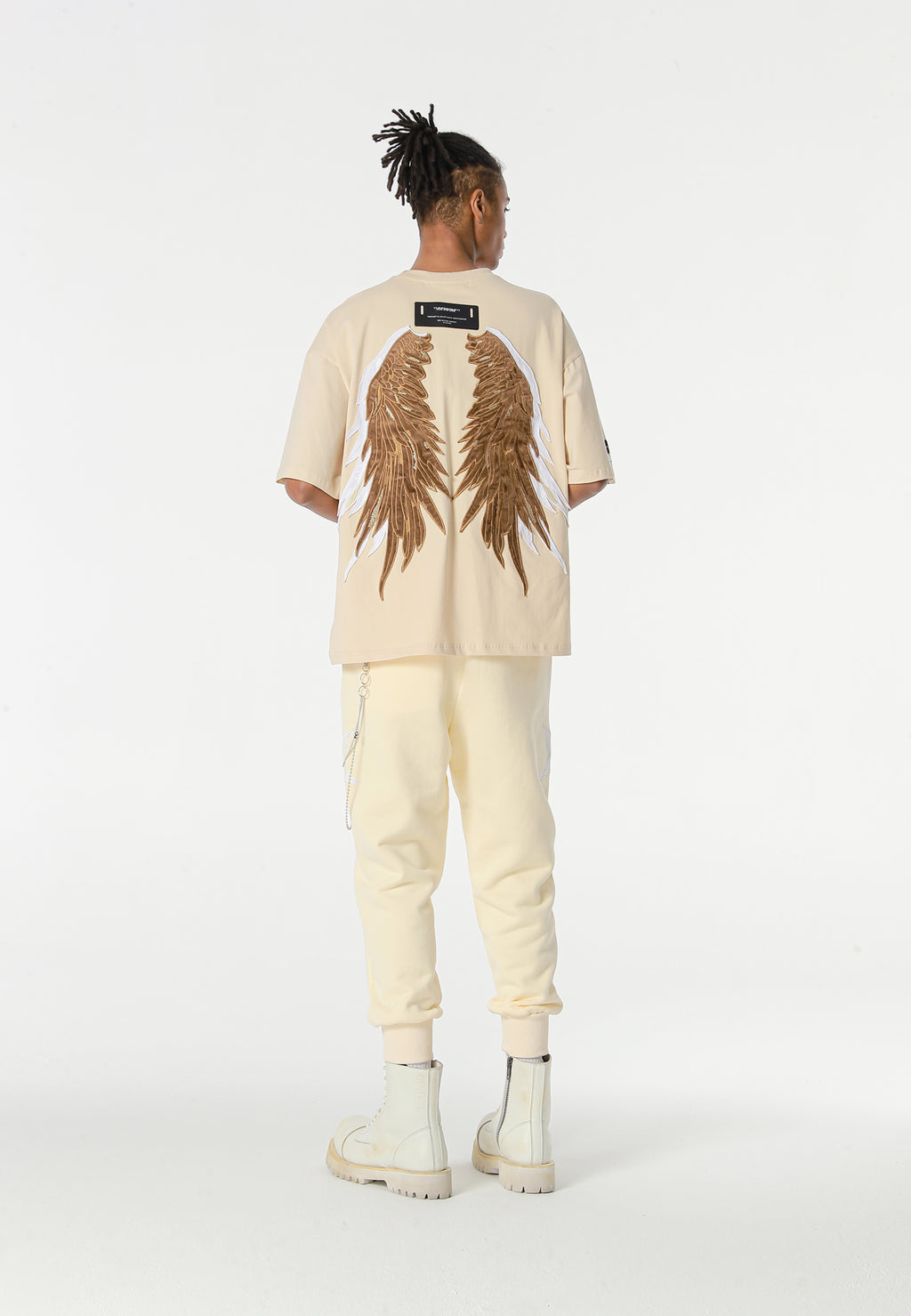 Pantalón jogger Wings con parches de estrellas y cadena lateral | MWM [PS_COLORS:BEIGE]