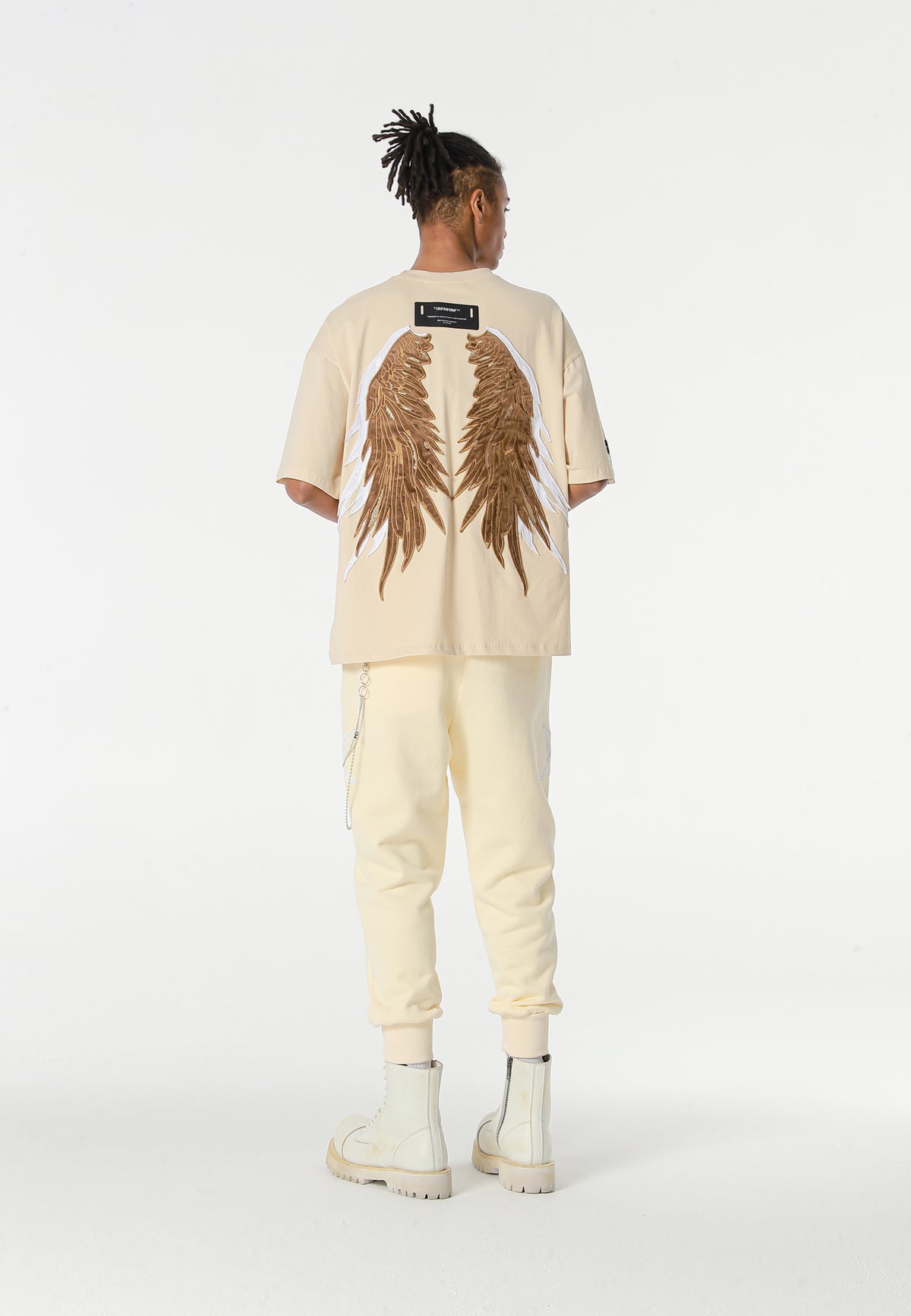 Pantalón jogger Wings con parches de estrellas y cadena lateral | MWM [PS_COLORS:BEIGE]