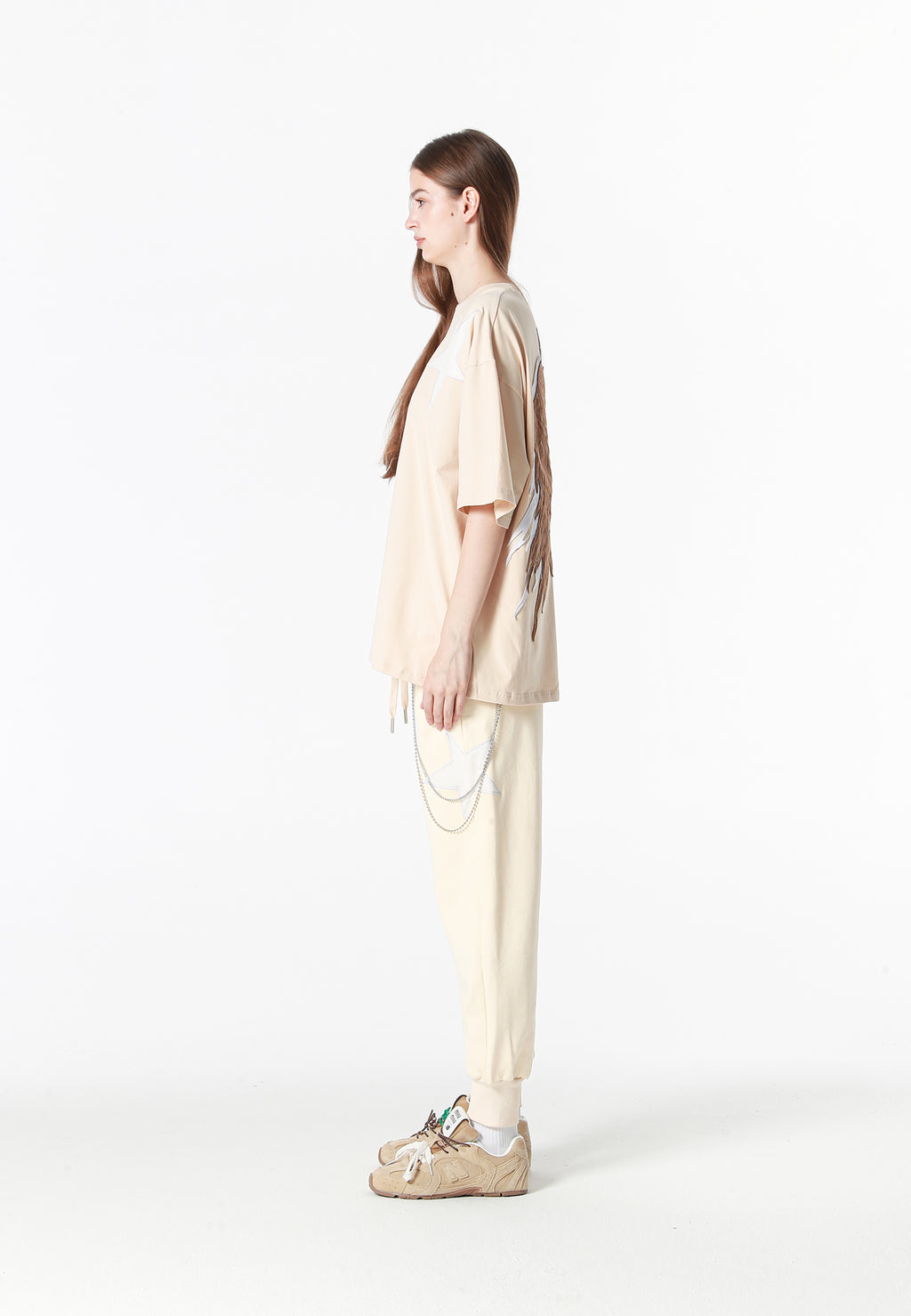 Pantalón jogger Wings con parches de estrellas y cadena lateral | MWM [PS_COLORS:BEIGE]