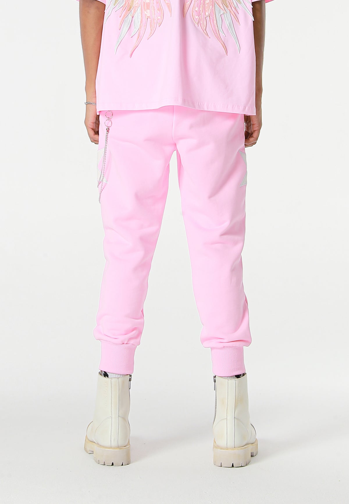 Pantalón jogger Wings con parches de estrellas y cadena lateral | MWM [PS_COLORS:PINK]