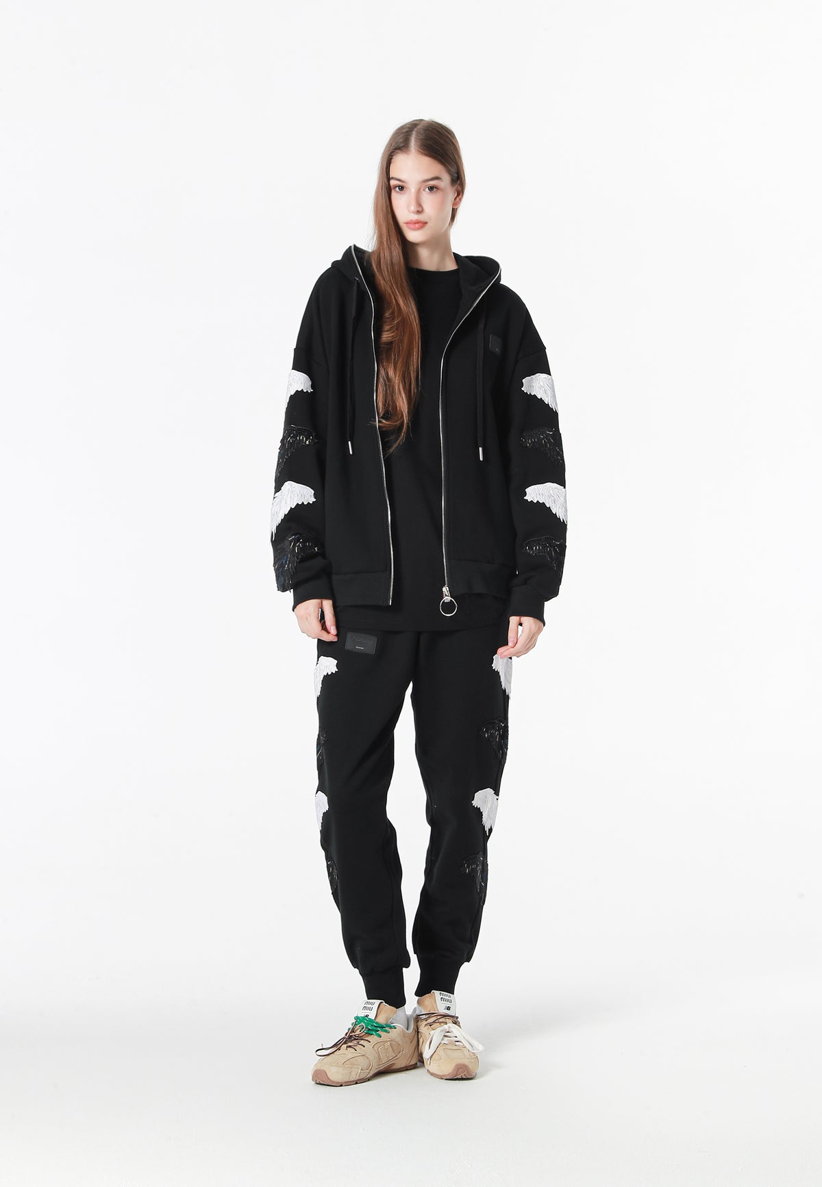 Pantalón jogger Wings con parches Mini Wings en los laterales | MWM [PS_COLORS:BLACK]