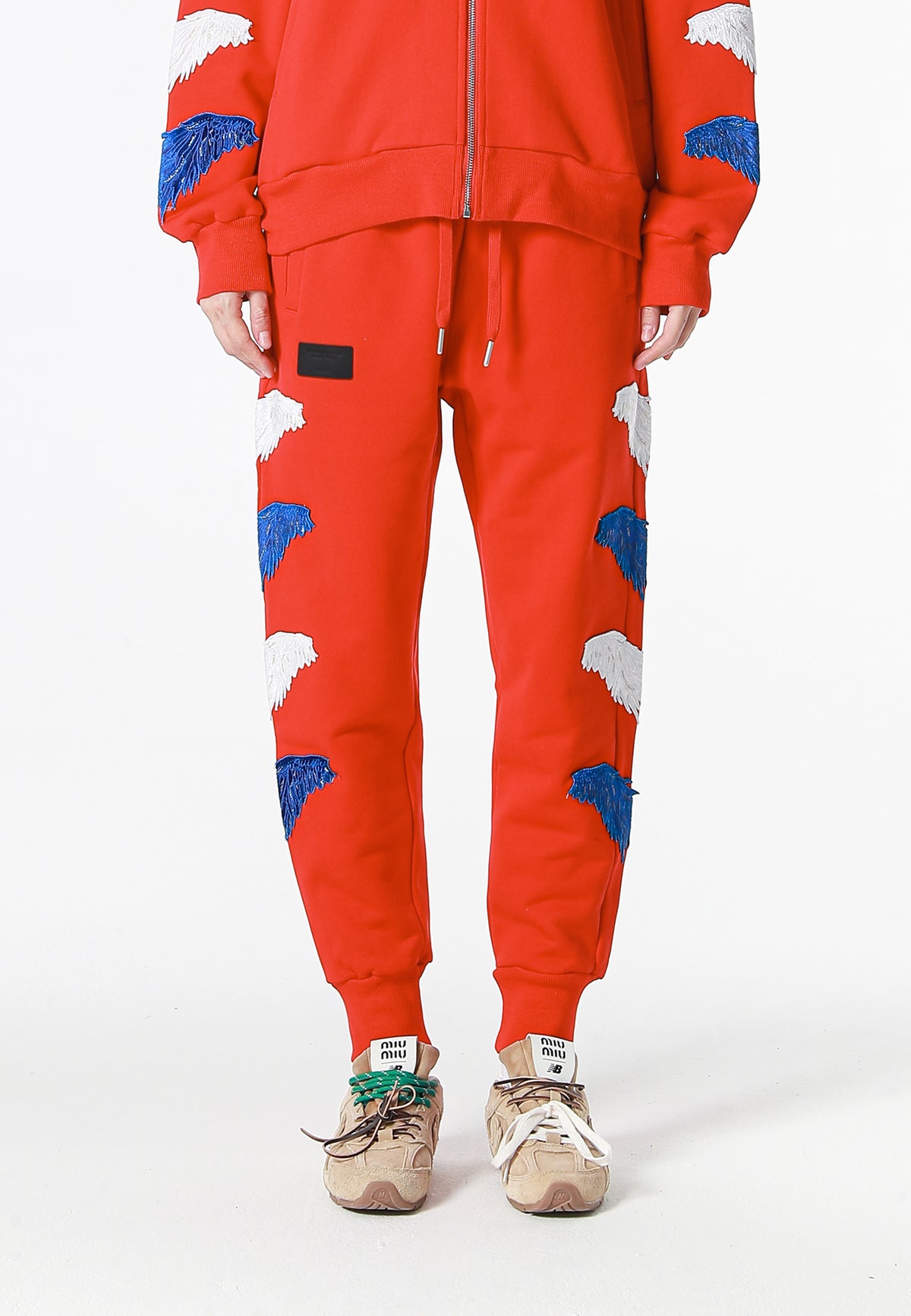 Pantalón jogger Wings con parches Mini Wings en los laterales | MWM [PS_COLORS:RED]