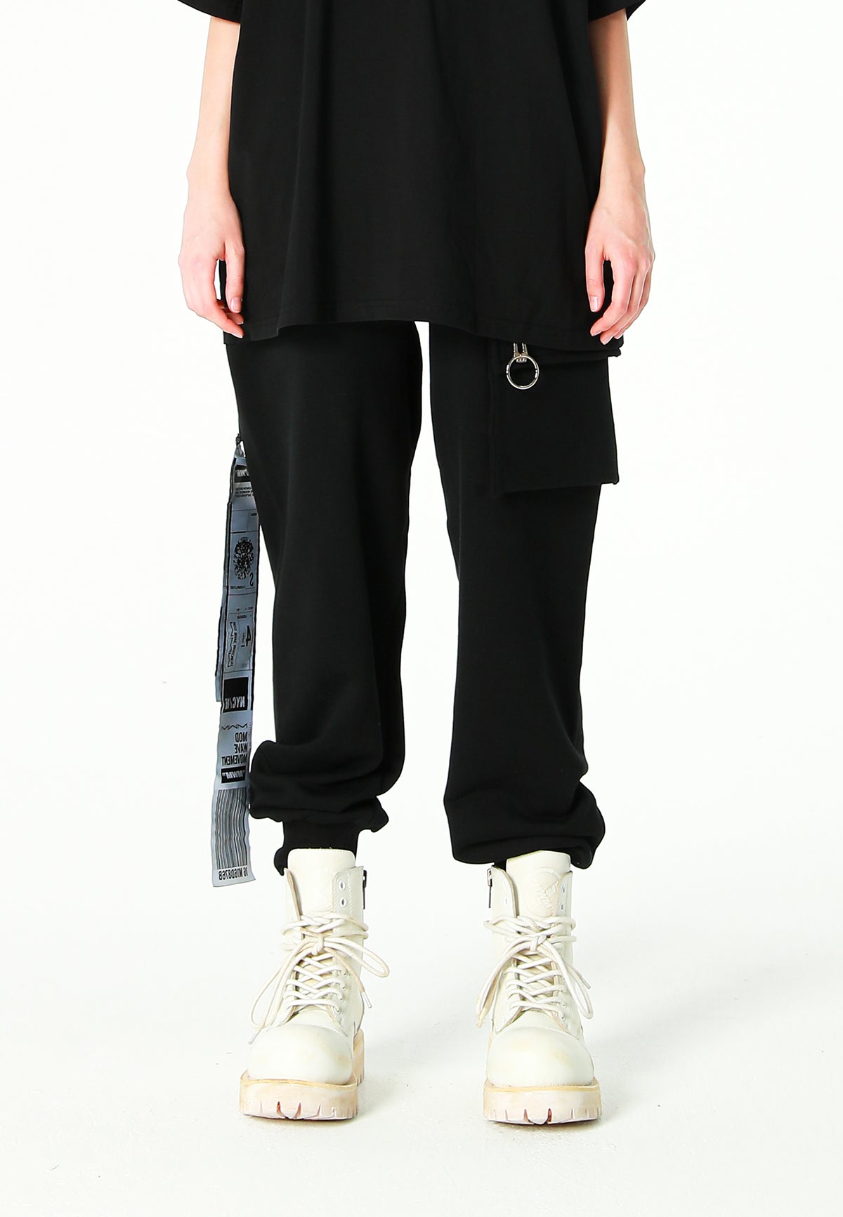Pantalón jogger Vanguard Dogs con bolsillo cargo lateral y bordado trasero | MWM [PS_COLORS:BLACK]
