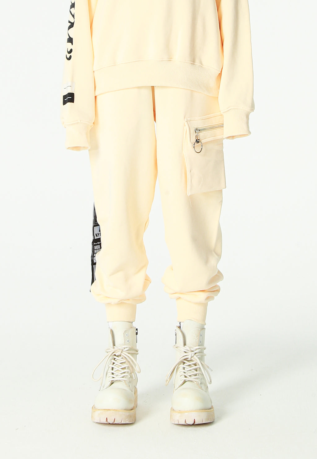 Pantalón jogger Vanguard Dogs con bolsillo cargo lateral y bordado trasero | MWM [PS_COLORS:ECRU]