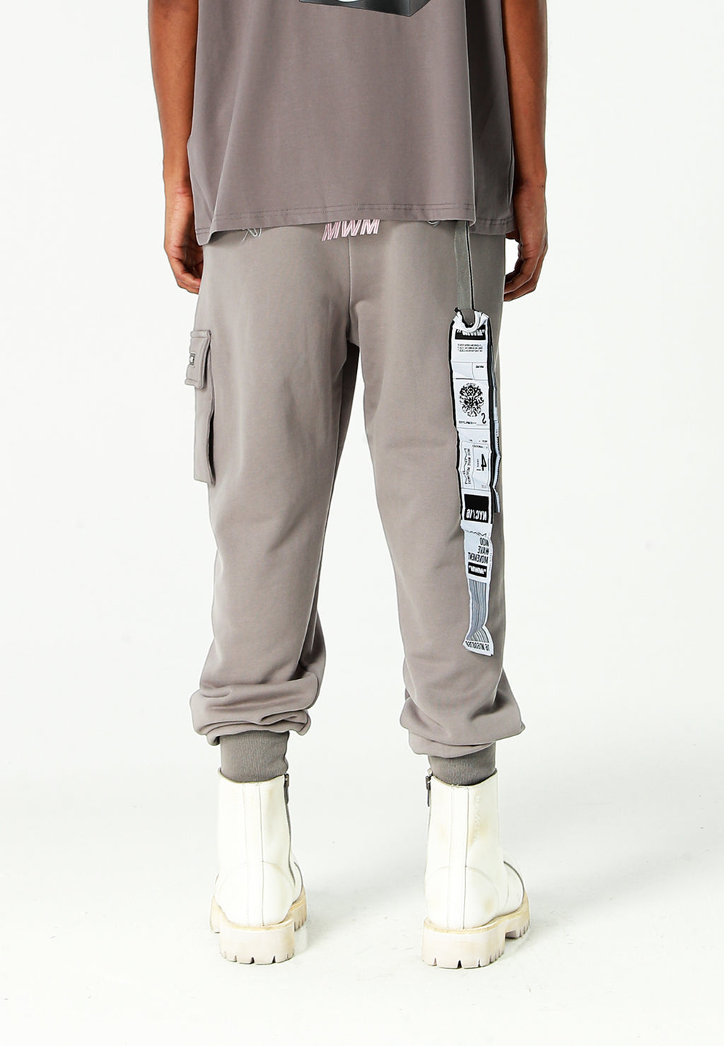 Pantalón jogger Vanguard Dogs con bolsillo cargo lateral y bordado trasero | MWM [PS_COLORS:GREY]
