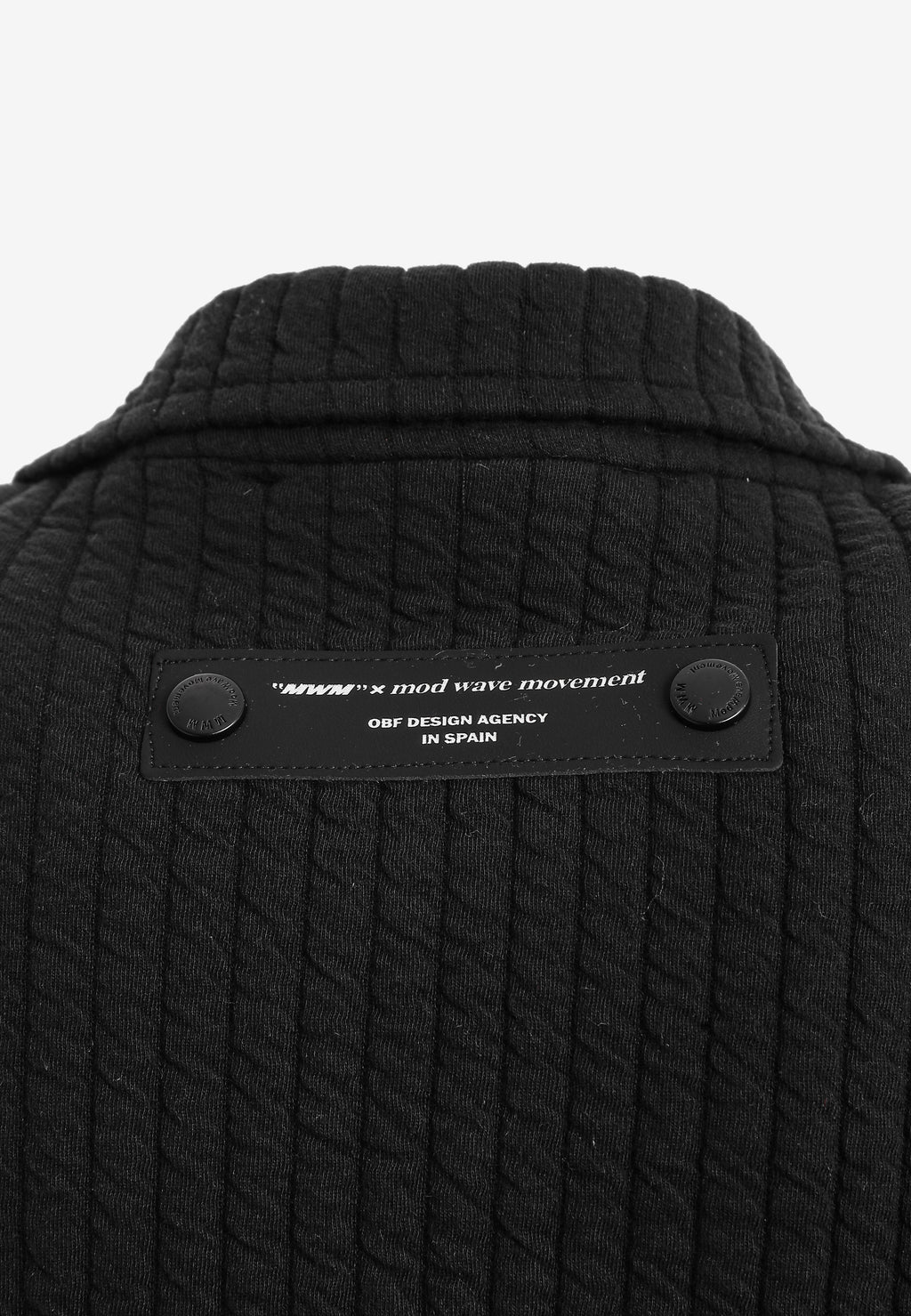 Chaqueta acolchada convertible en chaleco con mangas extraíbles y cuello alto | MWM [PS_COLORS:BLACK]