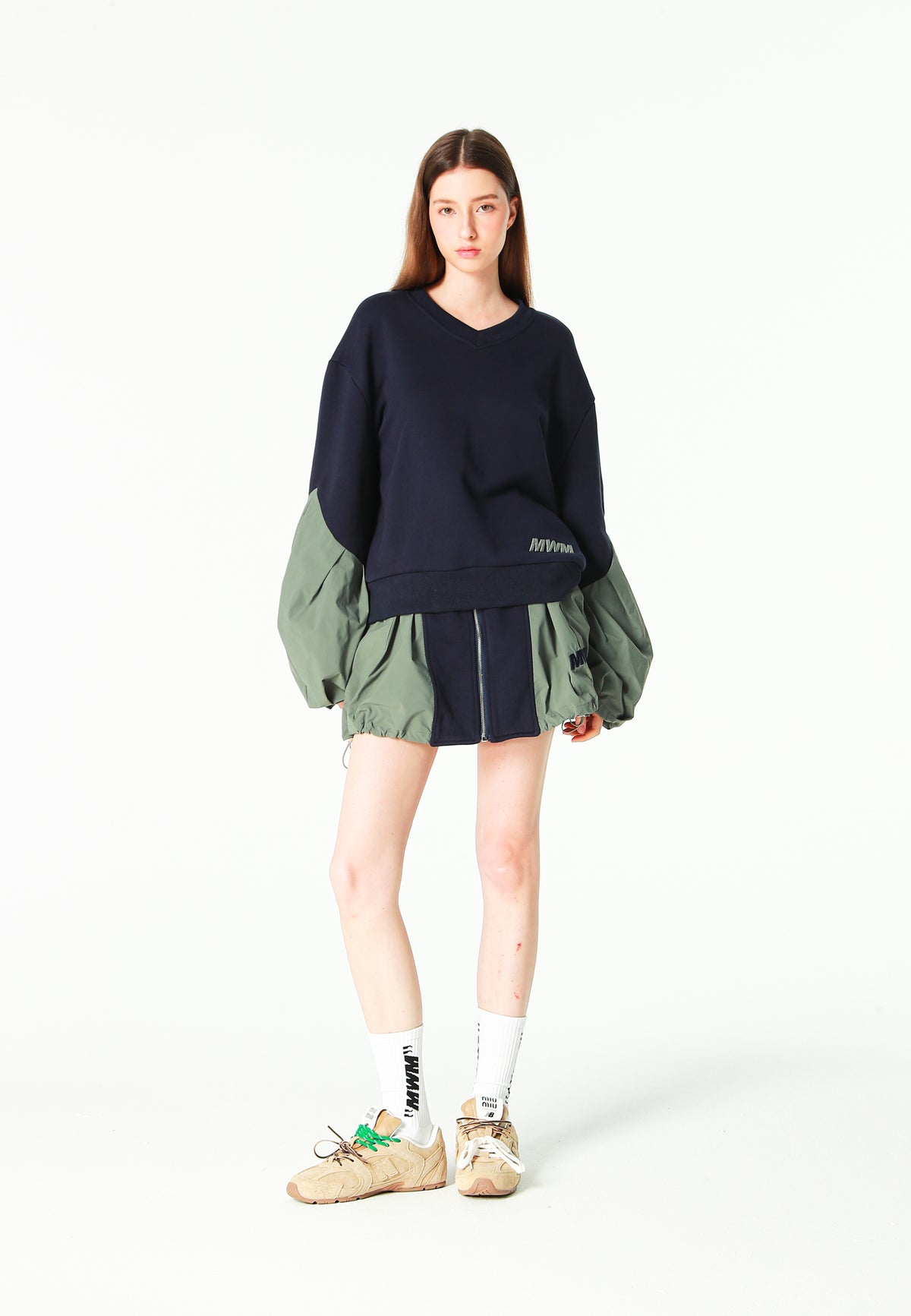 Sudadera corta y relajada con cuello en pico y mangas globo | MWM [PS_COLORS:NAVY]