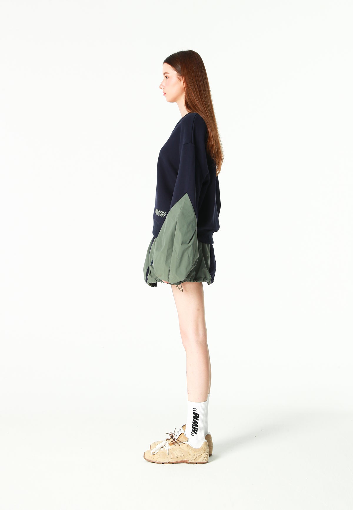 Sudadera corta y relajada con cuello en pico y mangas globo | MWM [PS_COLORS:NAVY]