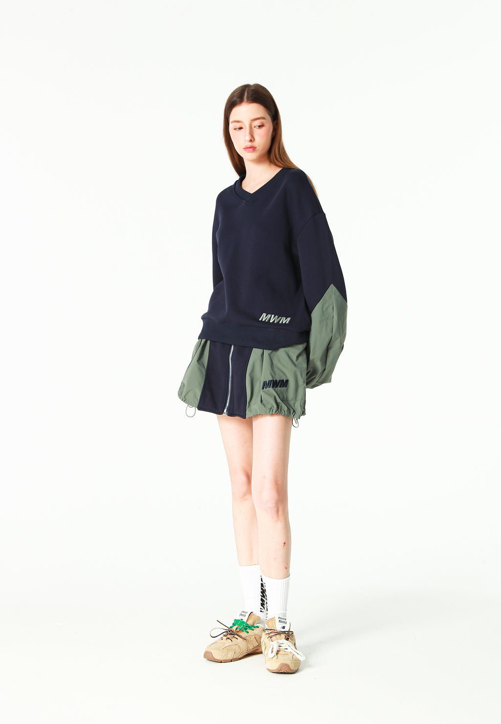 Sudadera corta y relajada con cuello en pico y mangas globo | MWM [PS_COLORS:NAVY]