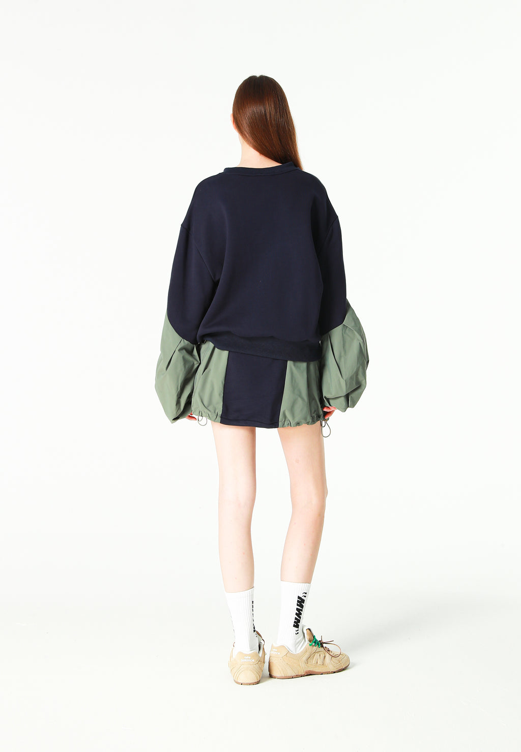 Sudadera corta y relajada con cuello en pico y mangas globo | MWM [PS_COLORS:NAVY]