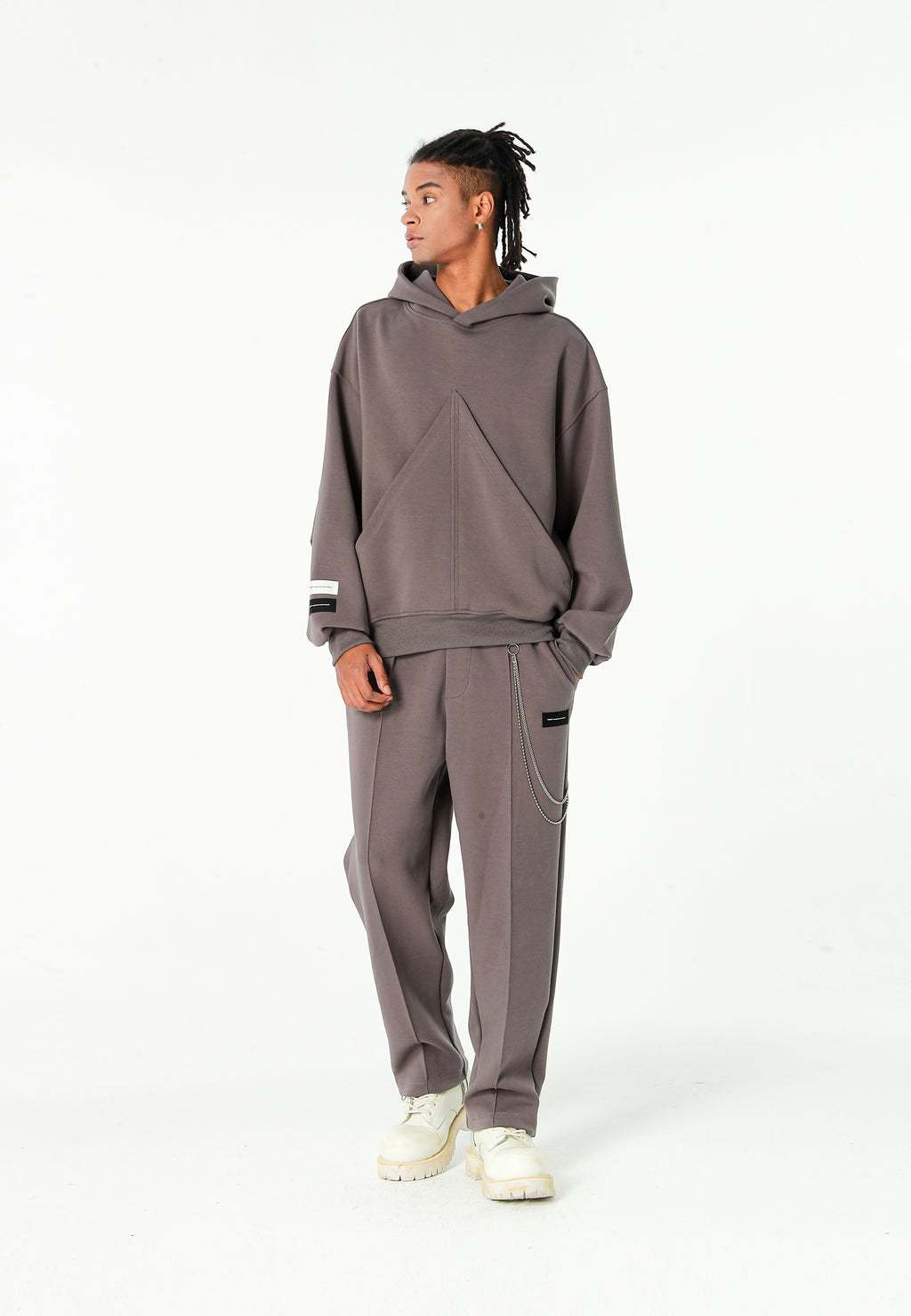 Sudadera corta con detalle triangular y X de cordones cruzados | MWM [PS_COLORS:GREY]