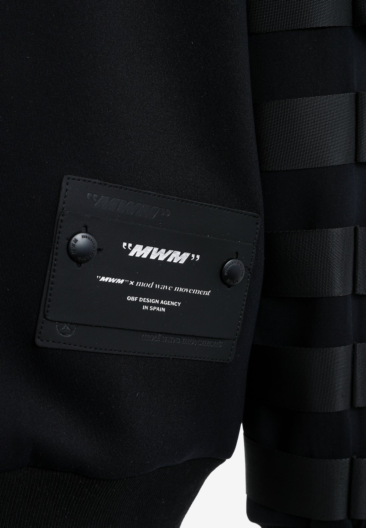 Sudadera con capucha y cintas industriales en los brazos | MWM [PS_COLORS:UNASSIGNED]