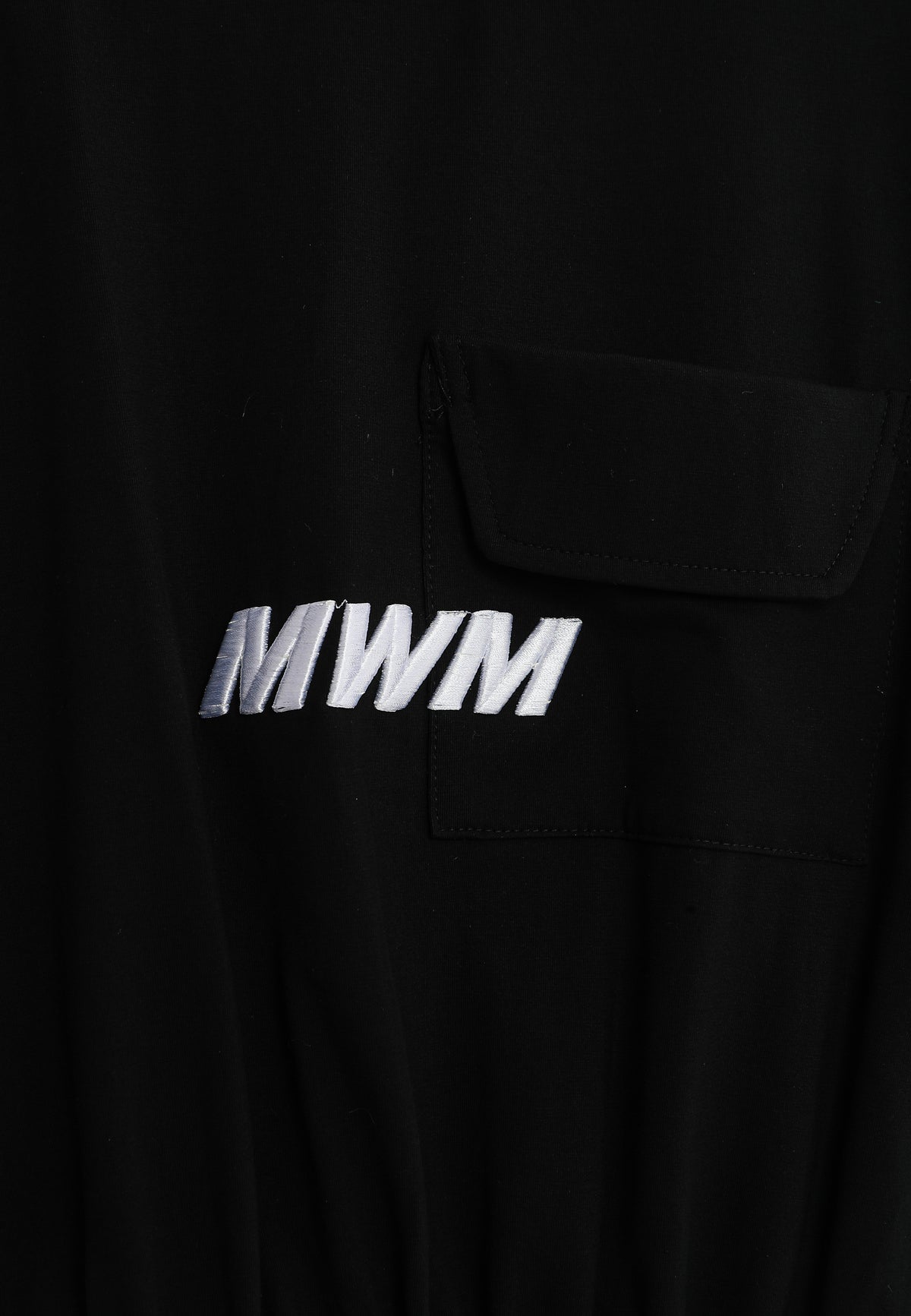 Camiseta de doble capa con cuello de camisa y cremalleras laterales | MWM [PS_COLORS:BLACK]