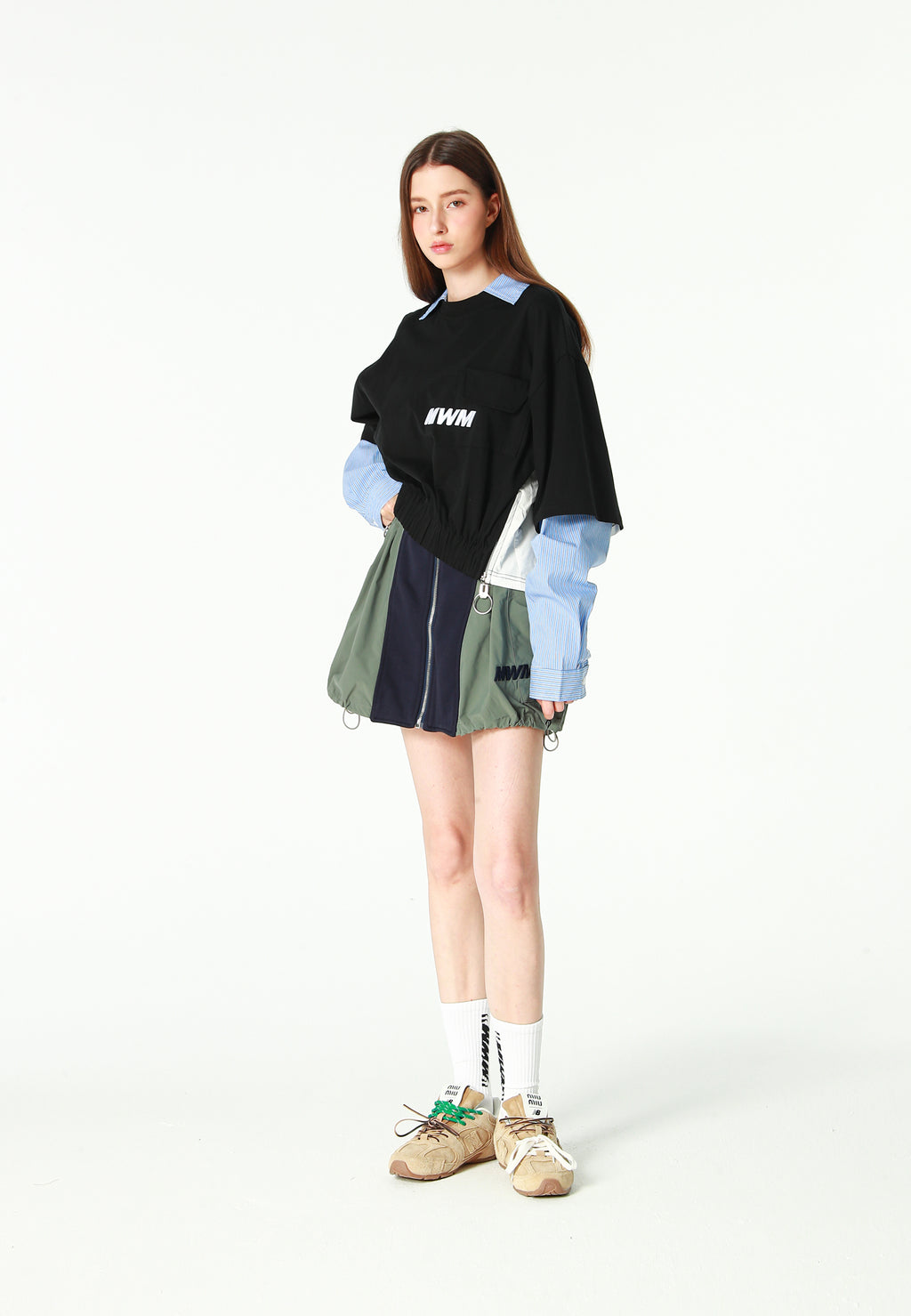 Camiseta de doble capa con cuello de camisa y cremalleras laterales | MWM [PS_COLORS:BLACK]