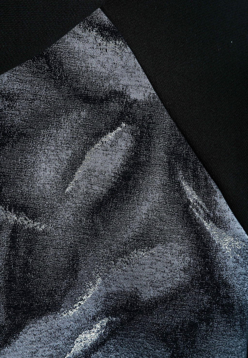 Sudadera con capucha, media cremallera y panel jacquard de chenilla con brillo | MWM [PS_COLORS:BLACK]