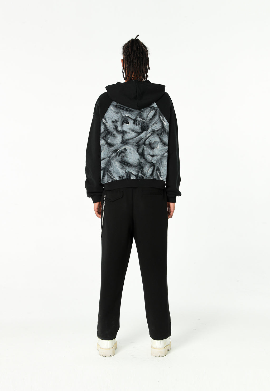 Sudadera con capucha, media cremallera y panel jacquard de chenilla con brillo | MWM [PS_COLORS:BLACK]