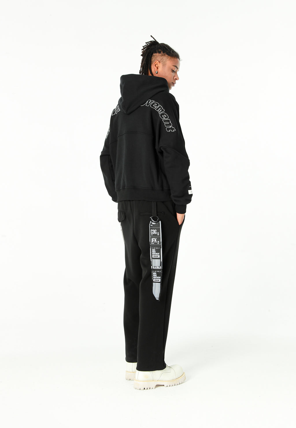 Sudadera con capucha corta lavada con bordado Mod Wave Movement en los hombros | MWM [PS_COLORS:BLACK]