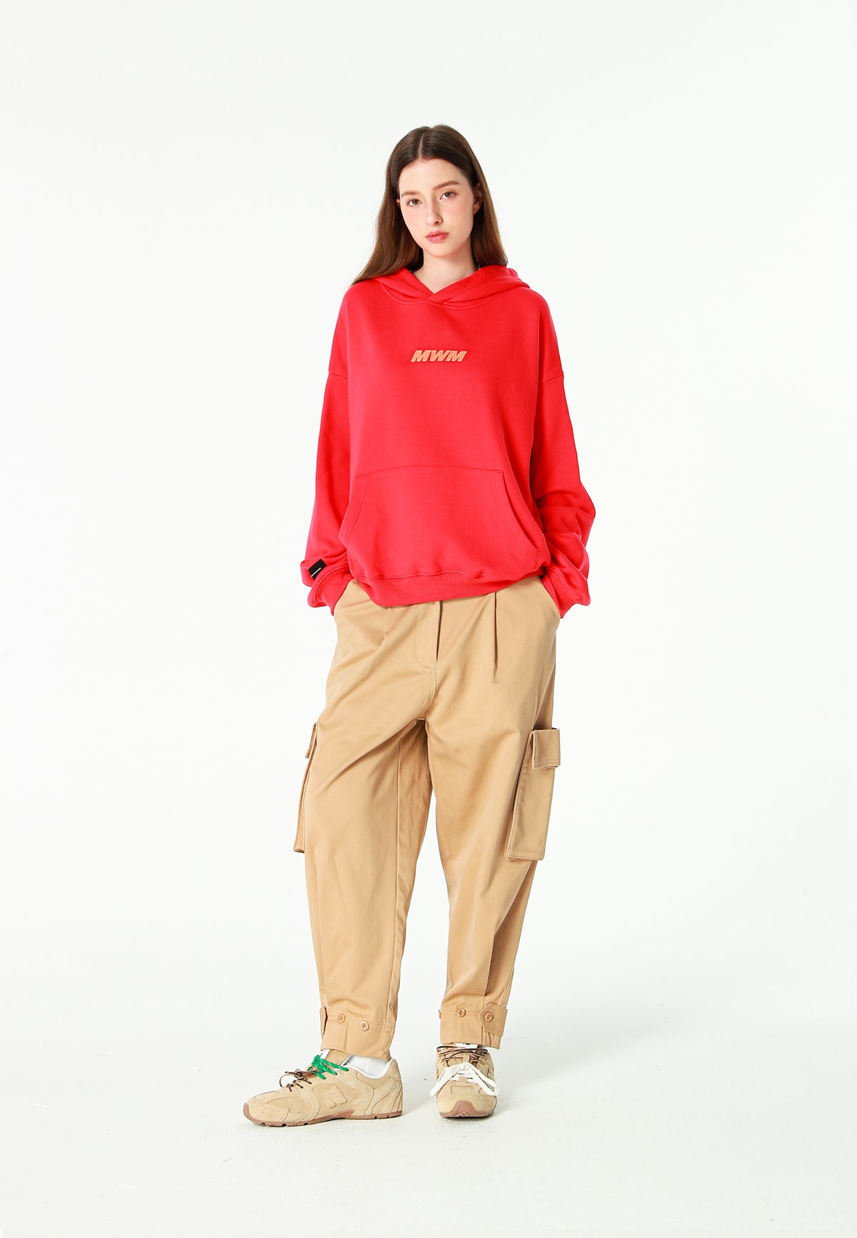 Sudadera con capucha TEDDY corta con parche Teddy de peluche en la espalda | MWM [PS_COLORS:RED]