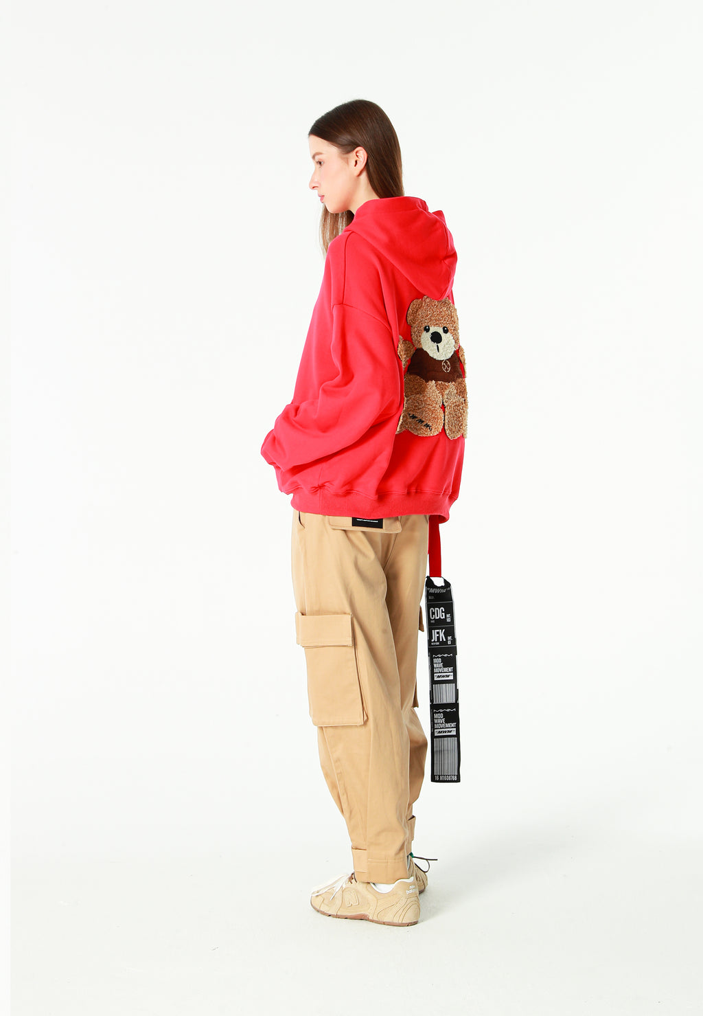 Sudadera con capucha TEDDY corta con parche Teddy de peluche en la espalda | MWM [PS_COLORS:RED]