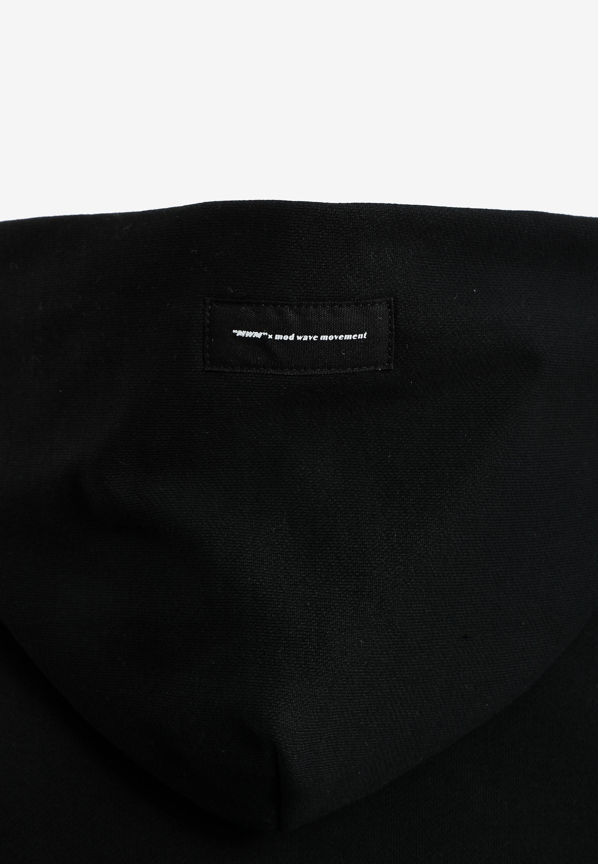 Sudadera corta con capucha de mujer TEDDY Mike Bag con gran parche frontal y detalles en mangas | MWM [PS_COLORS:BLACK]