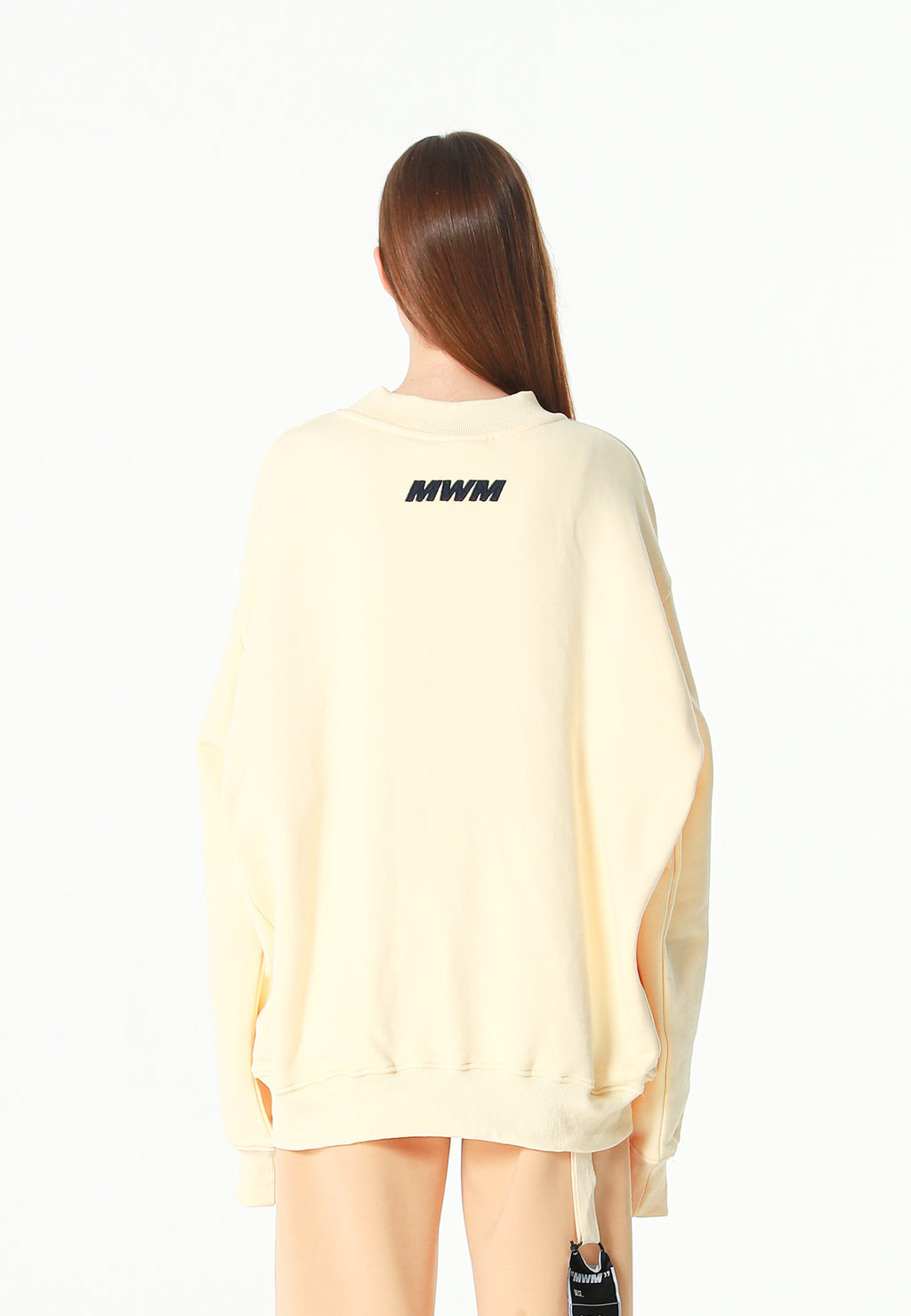 Sudadera TEDDY de corte relajado con print patchwork 3D en el frontal | MWM [PS_COLORS:BEIGE]