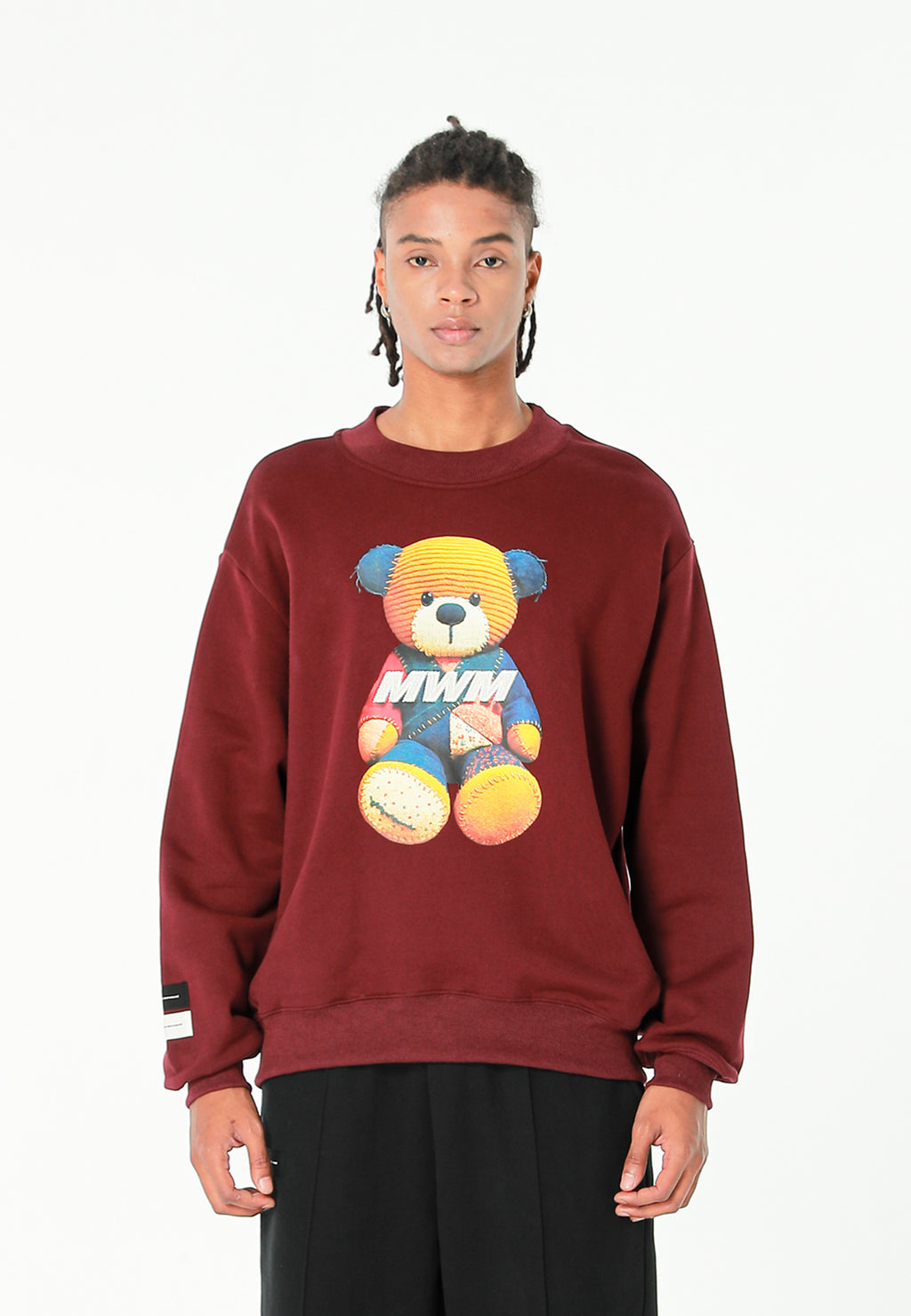 Sudadera TEDDY de corte relajado con print patchwork 3D en el frontal | MWM [PS_COLORS:BURGUNDY]