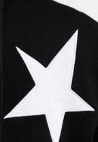 Sudadera con capucha Wings de corte relajado con estrellas frontales y alas en la espalda | MWM [PS_COLORS:BLACK]
