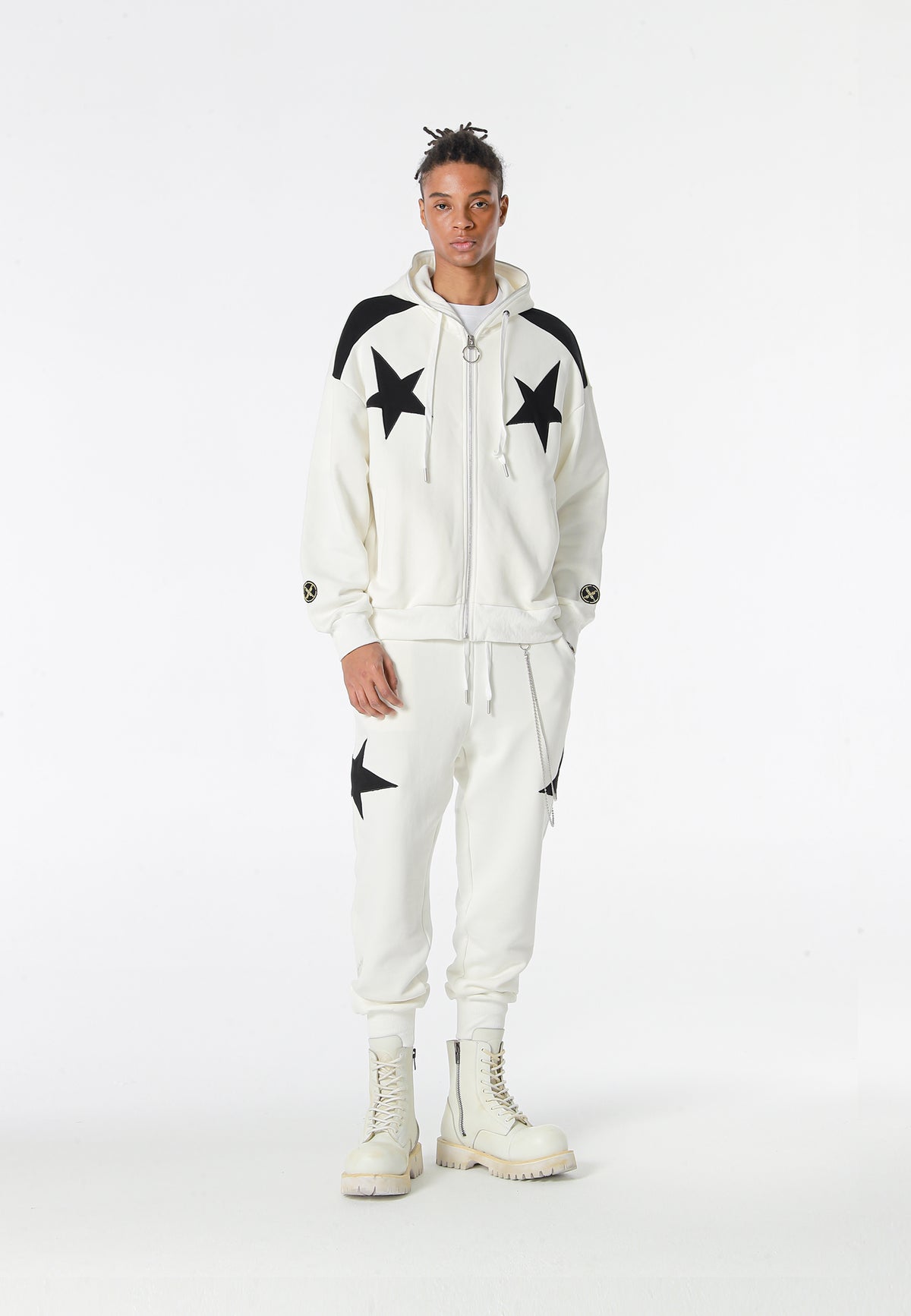 Sudadera con capucha Wings de corte relajado con estrellas frontales y alas en la espalda | MWM [PS_COLORS:WHITE]