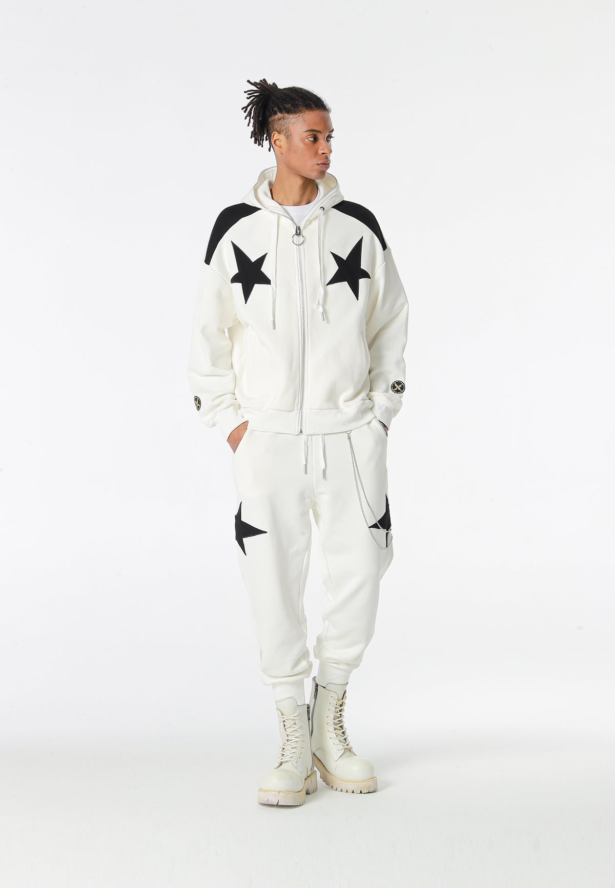 Sudadera con capucha Wings de corte relajado con estrellas frontales y alas en la espalda | MWM [PS_COLORS:WHITE]