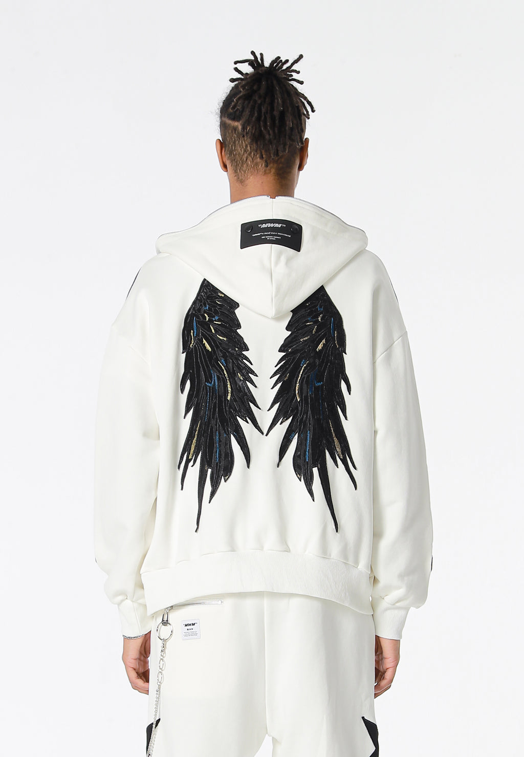 Sudadera con capucha Wings de corte relajado con estrellas frontales y alas en la espalda | MWM [PS_COLORS:WHITE]