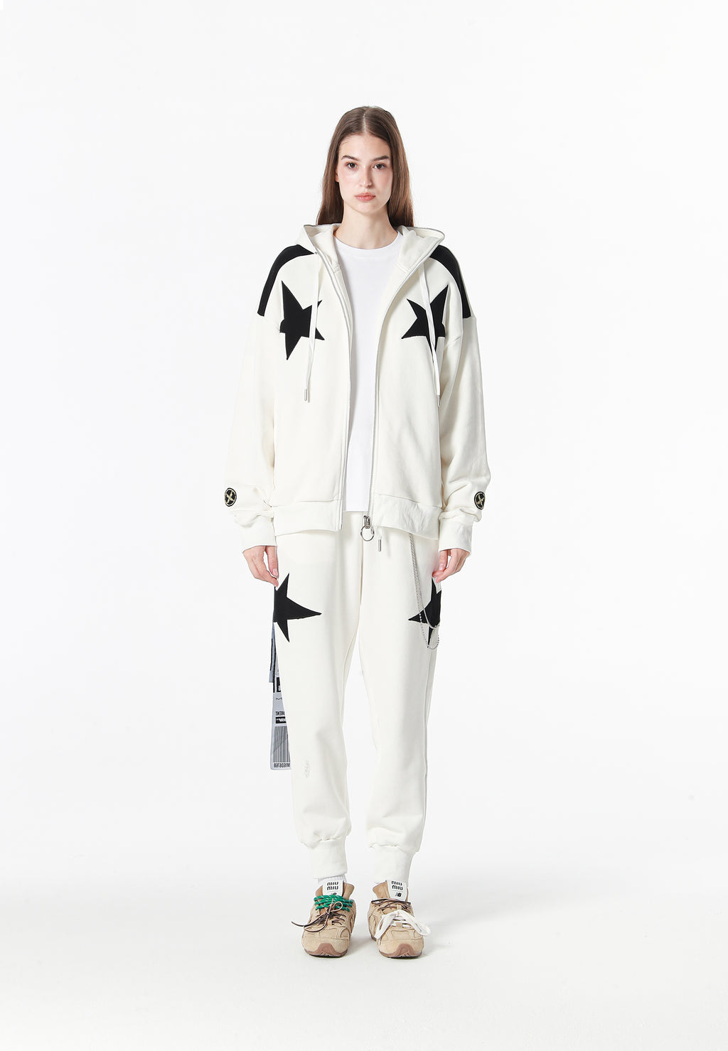 Sudadera con capucha Wings de corte relajado con estrellas frontales y alas en la espalda | MWM [PS_COLORS:WHITE]