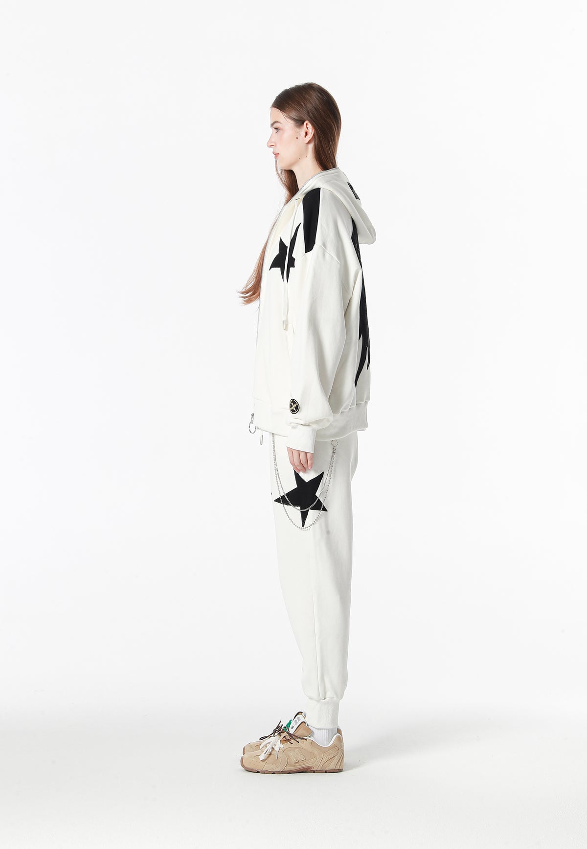 Sudadera con capucha Wings de corte relajado con estrellas frontales y alas en la espalda | MWM [PS_COLORS:WHITE]