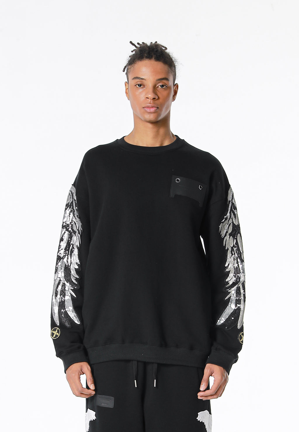 Sudadera Wings de corte relajado con alas de tachuelas en hombros y mangas | MWM [PS_COLORS:BLACK]