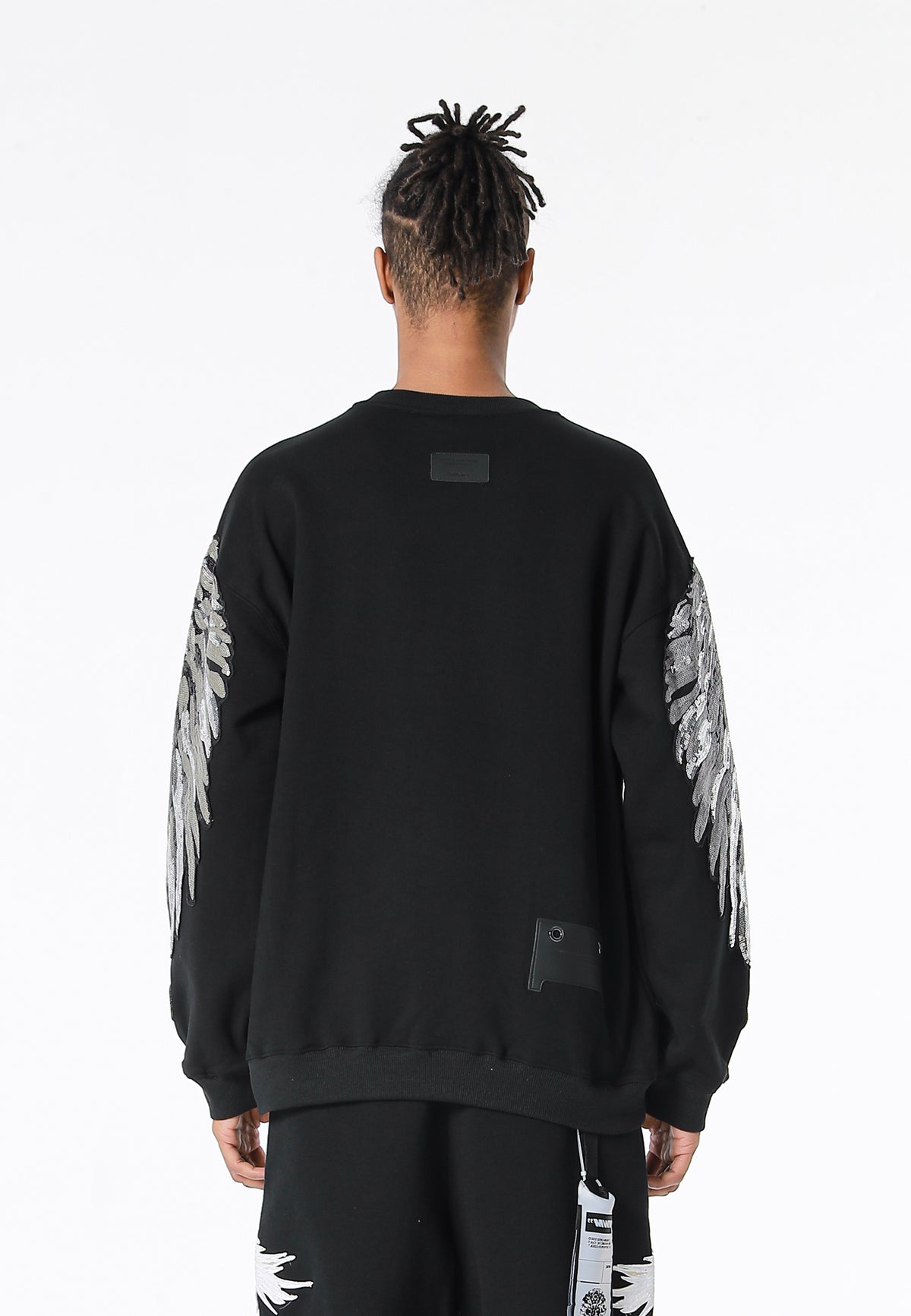 Sudadera Wings de corte relajado con alas de tachuelas en hombros y mangas | MWM [PS_COLORS:BLACK]