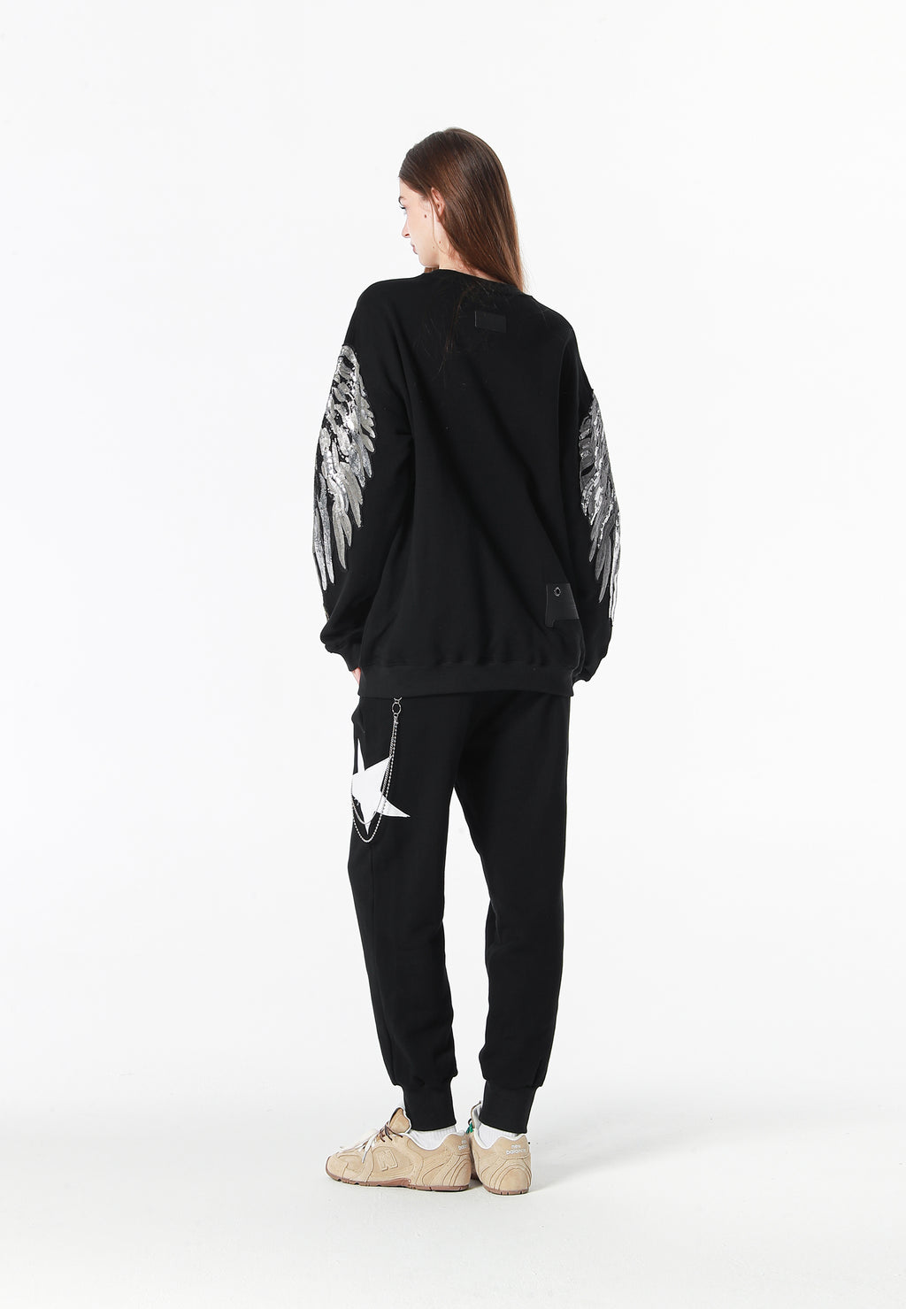Sudadera Wings de corte relajado con alas de tachuelas en hombros y mangas | MWM [PS_COLORS:BLACK]