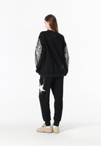 Sudadera Wings de corte relajado con alas de tachuelas en hombros y mangas | MWM [PS_COLORS:BLACK]