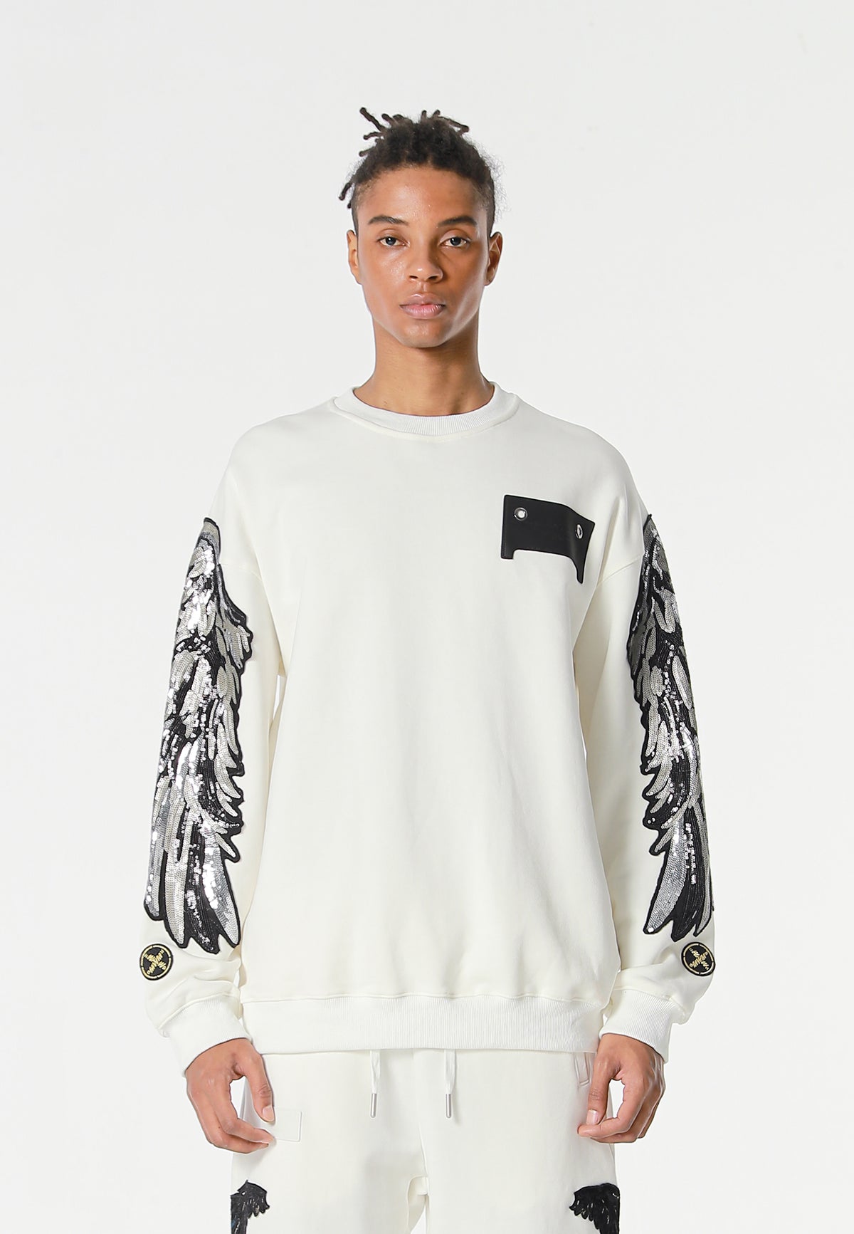 Sudadera Wings de corte relajado con alas de tachuelas en hombros y mangas | MWM [PS_COLORS:WHITE]