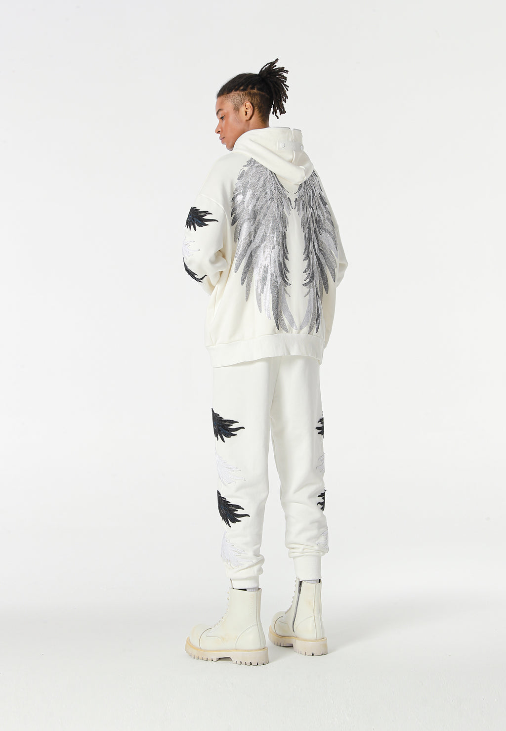 Sudadera con capucha Wings de corte relajado con Mini Wings en mangas y alas de strass en la espalda | MWM [PS_COLORS:WHITE]