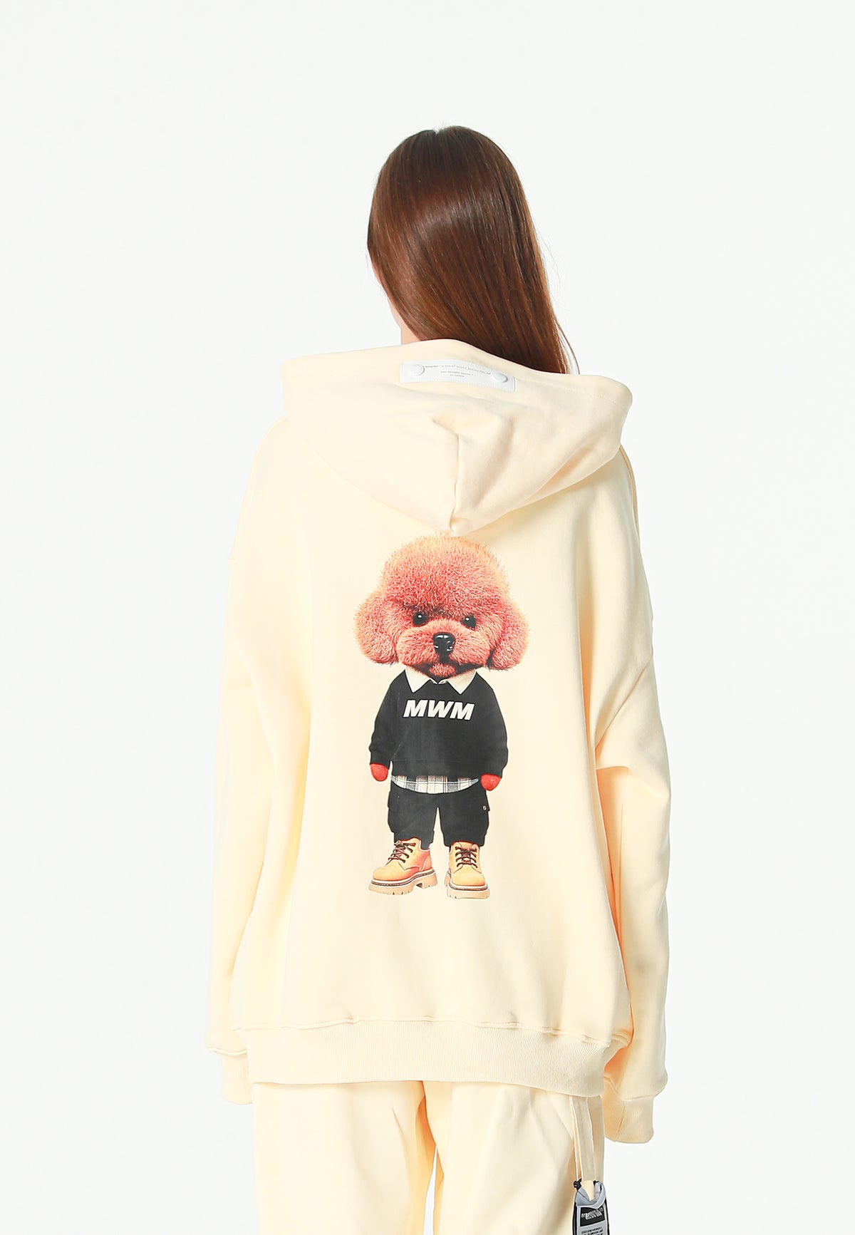 Sudadera con capucha TEDDY de corte regular con bordado frontal y print Streetwear Dog en la espalda | MWM [PS_COLORS:ECRU]