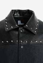 Chaqueta bomber de corte regular efecto piel con tachuelas metálicas y puños dobles | MWM [PS_COLORS:BLACK]