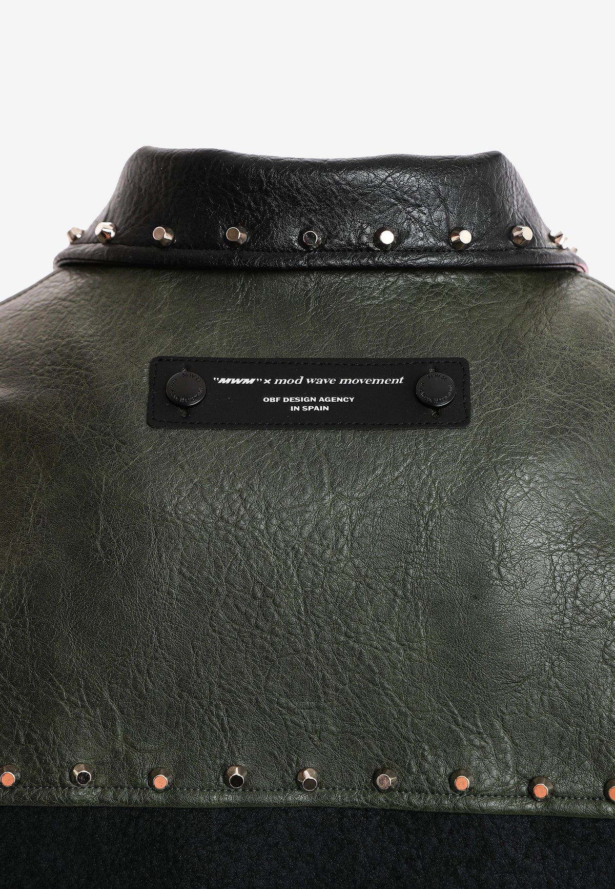 Chaqueta bomber de corte regular efecto piel con tachuelas metálicas y puños dobles | MWM [PS_COLORS:GREEN/BLAC]