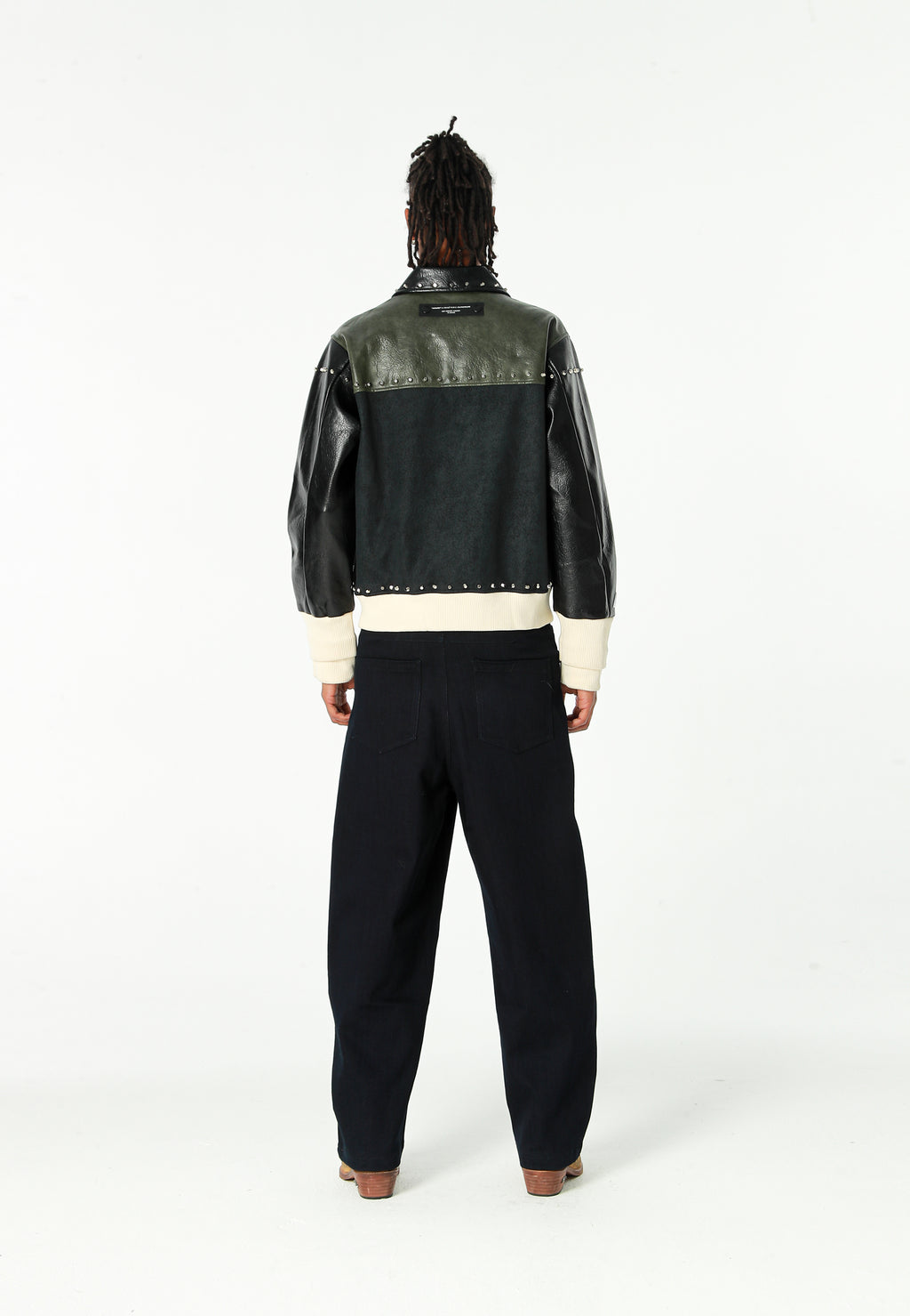 Chaqueta bomber de corte regular efecto piel con tachuelas metálicas y puños dobles | MWM [PS_COLORS:GREEN/BLAC]