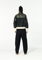 Chaqueta bomber de corte regular efecto piel con tachuelas metálicas y puños dobles | MWM [PS_COLORS:GREEN/BLAC]