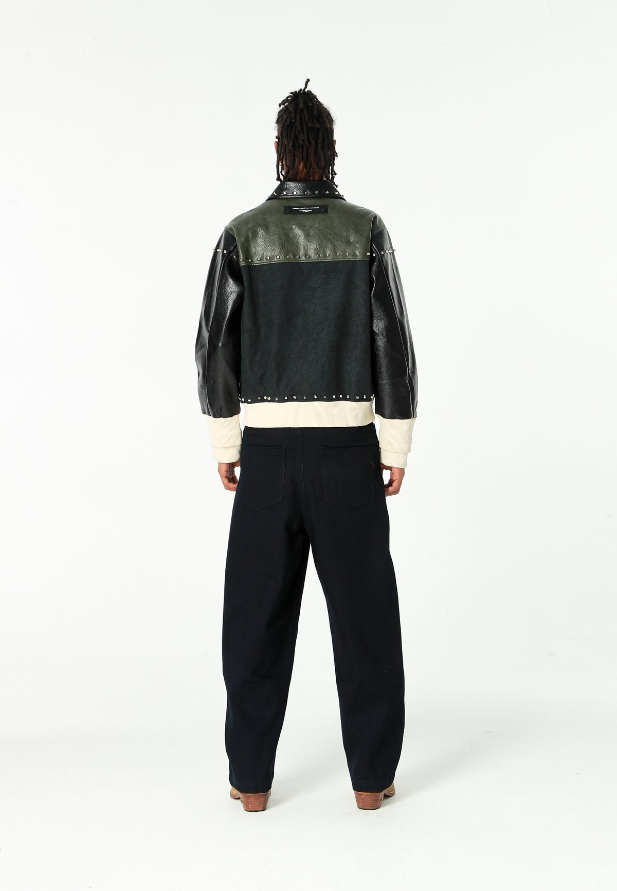 Chaqueta bomber de corte regular efecto piel con tachuelas metálicas y puños dobles | MWM [PS_COLORS:GREEN/BLAC]