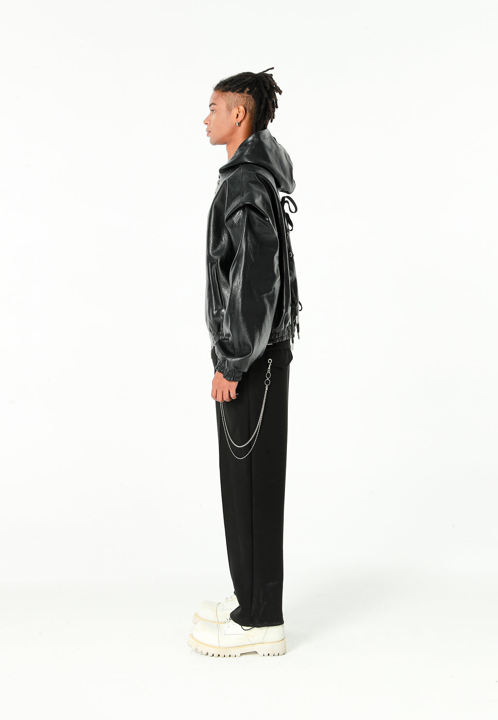 Chaqueta Bomber con capucha y X de cordones cruzados | MWM [PS_COLORS:BLACK]